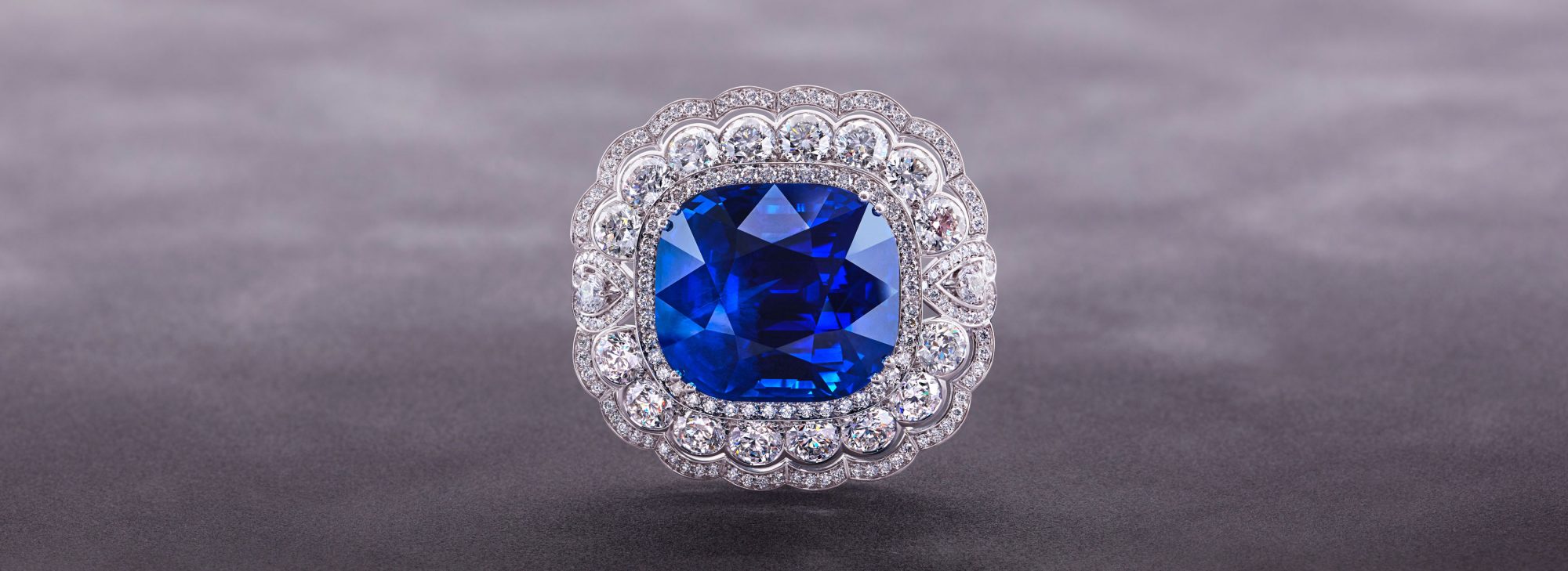 Close up of the 118.88ct Garrard Jubilee Sapphire brooch