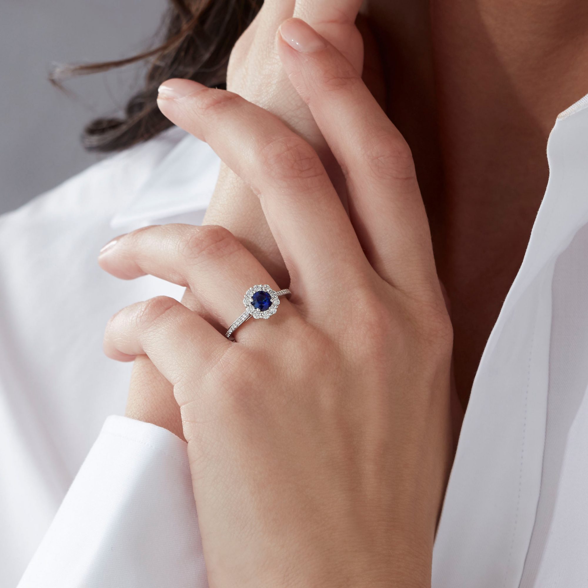 Garrard 1735 jewellery collection Sapphire Round Ring Garrard In Platinum with Diamonds JR17PT06 On Model