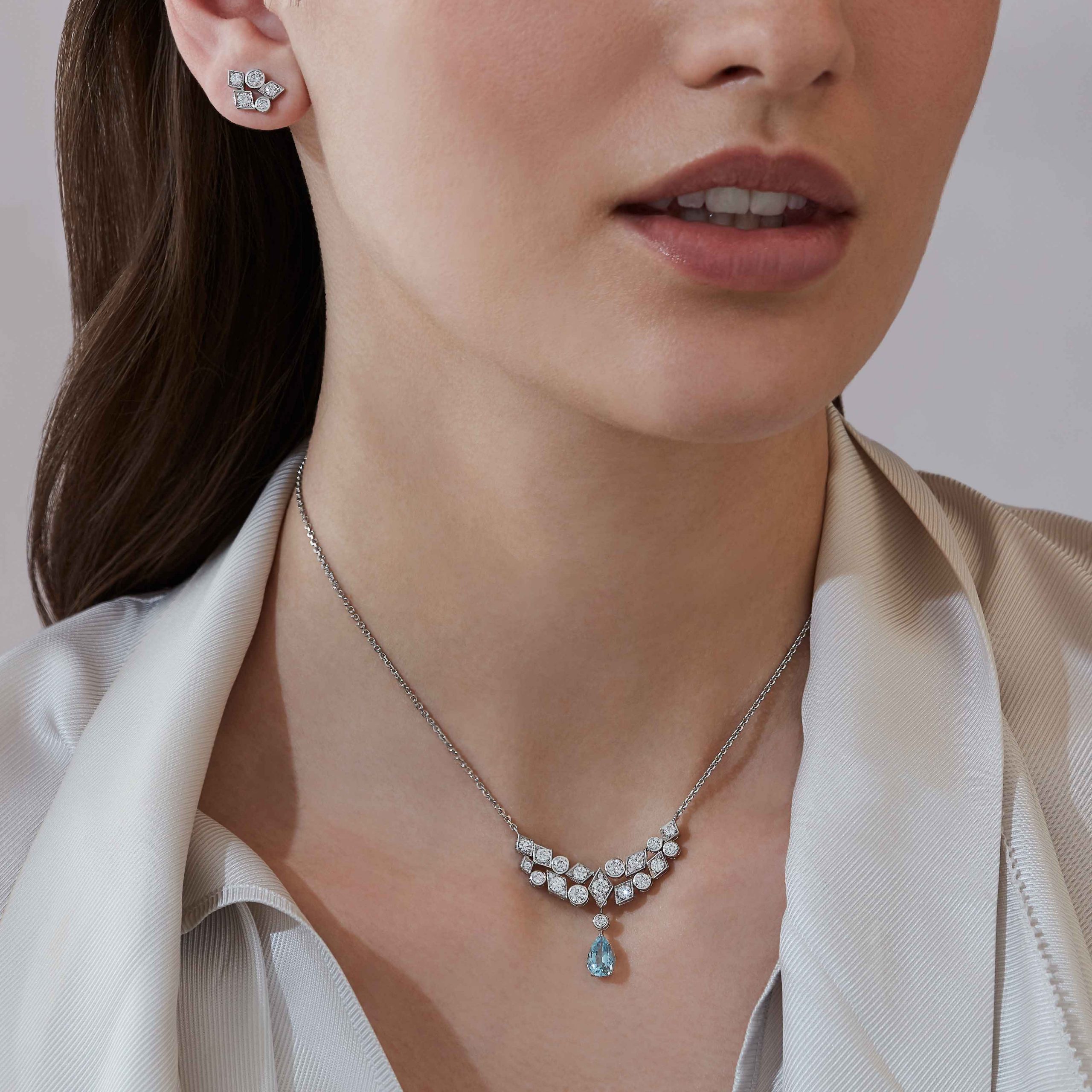 Garrard Albemarle Abstract jewellery Collection transformable diamond necklace in 18ct white gold 2017419 and earrings on Model Garrard Albemarle Abstract jewellery Collection transformable diamond necklace in 18ct white gold 2017419 and earrings on Model