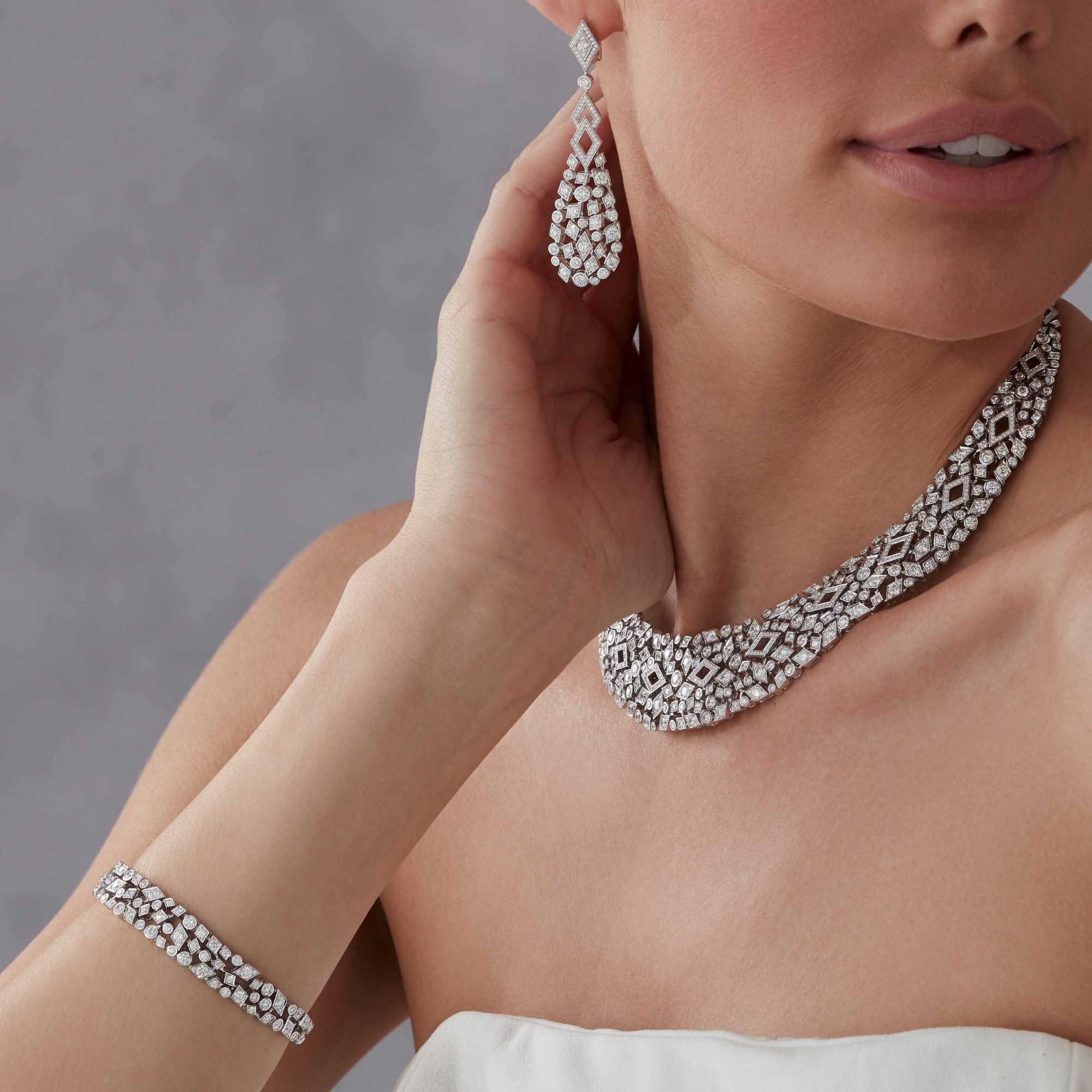 Garrard Albemarle High Jewellery Diamond Collar Necklace In 18ct White Gold 2017323 earrings 2017324 Bracelet 2017325 on model