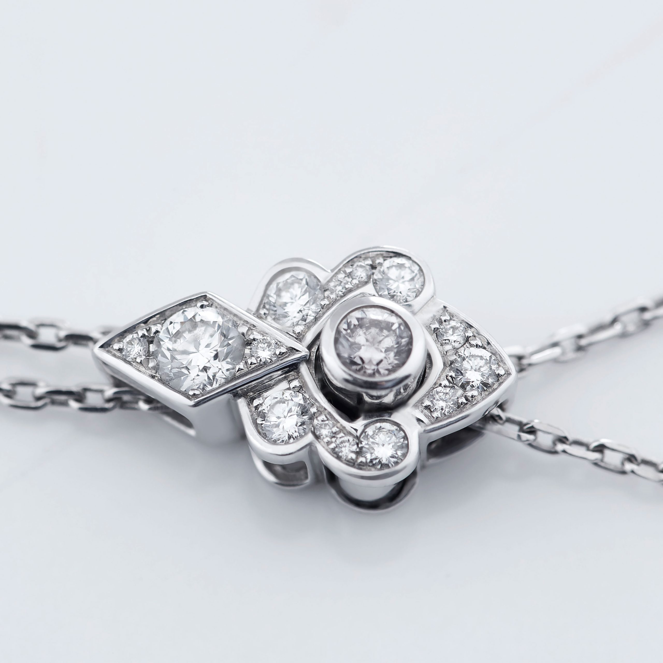 Garrard Albemarle Jewellery Collection Diamond Lariat Necklace in 18ct white gold 2013243 Detail 1 Garrard Albemarle Jewellery Collection Diamond Lariat Necklace in 18ct white gold 2013243 Detail 1