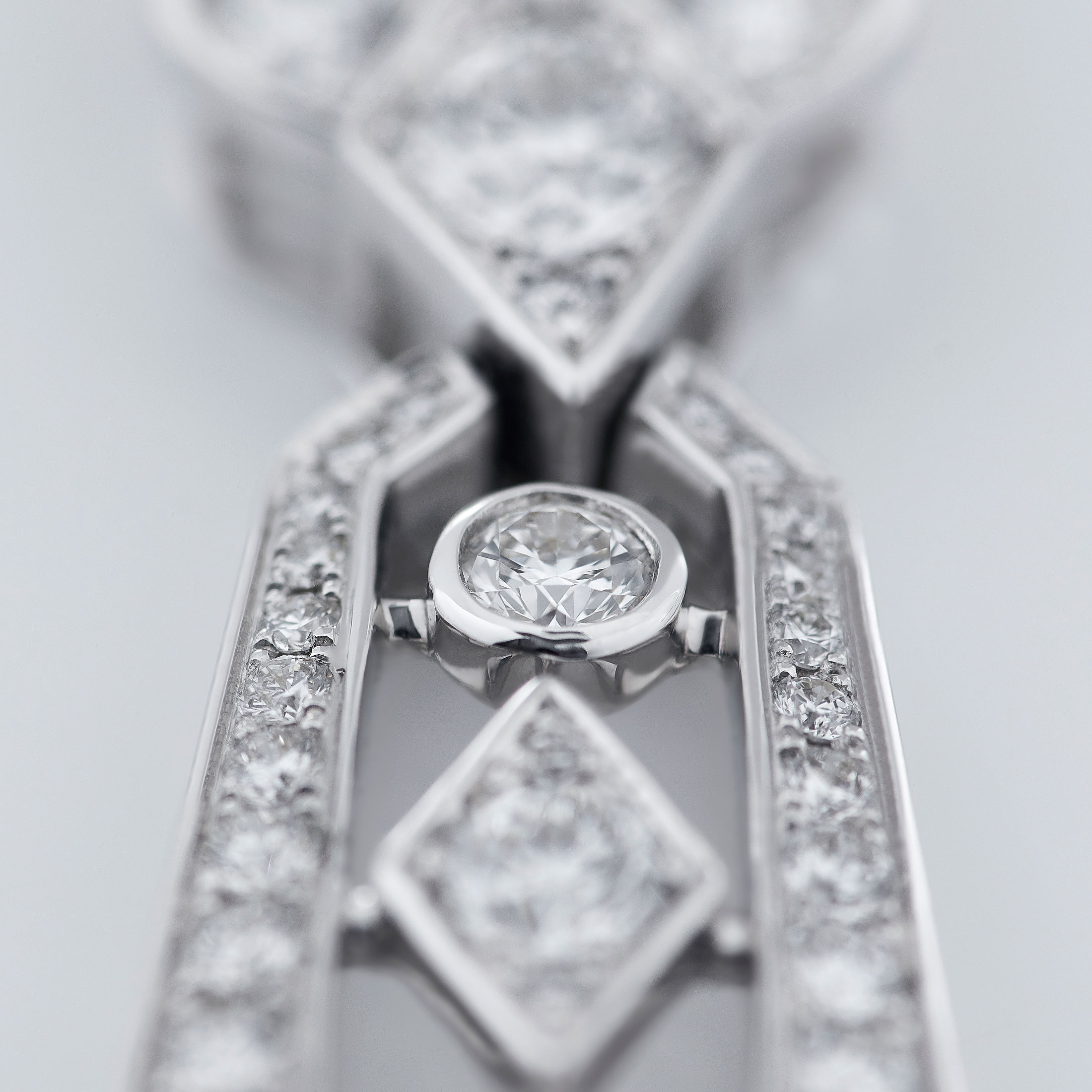 Garrard Albemarle Jewellery Collection Diamond Lariat Necklace in 18ct white gold 2013243 Detail 2 Garrard Albemarle Jewellery Collection Diamond Lariat Necklace in 18ct white gold 2013243 Detail 2