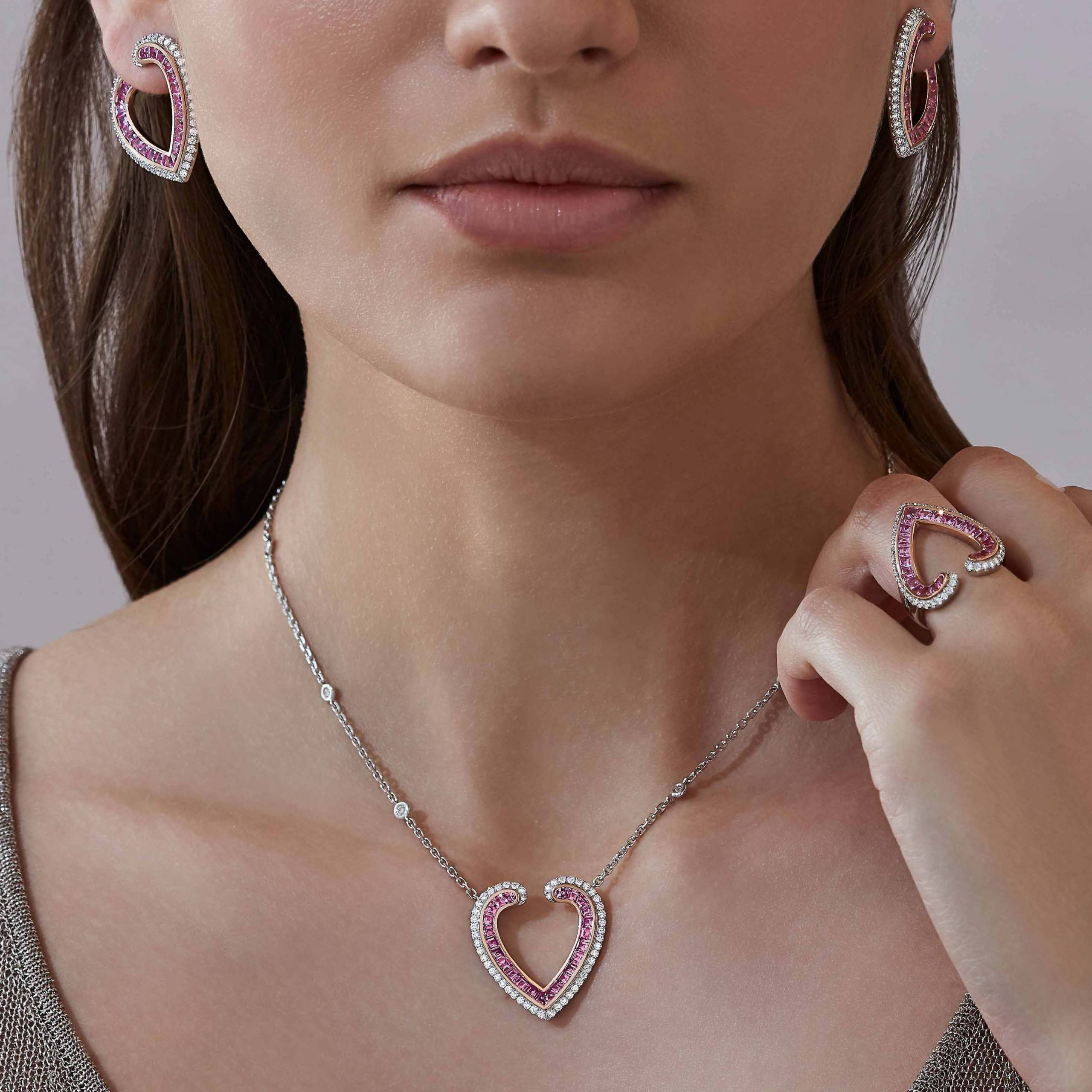 Garrard Aloria jewellery collection Calibre Cut Pink Sapphire Pendant In White and Rose Gold with Diamonds 2017065 ring and earrings Model Garrard Aloria jewellery collection Calibre Cut Pink Sapphire Pendant In White and Rose Gold with Diamonds 2017065 ring and earrings Model