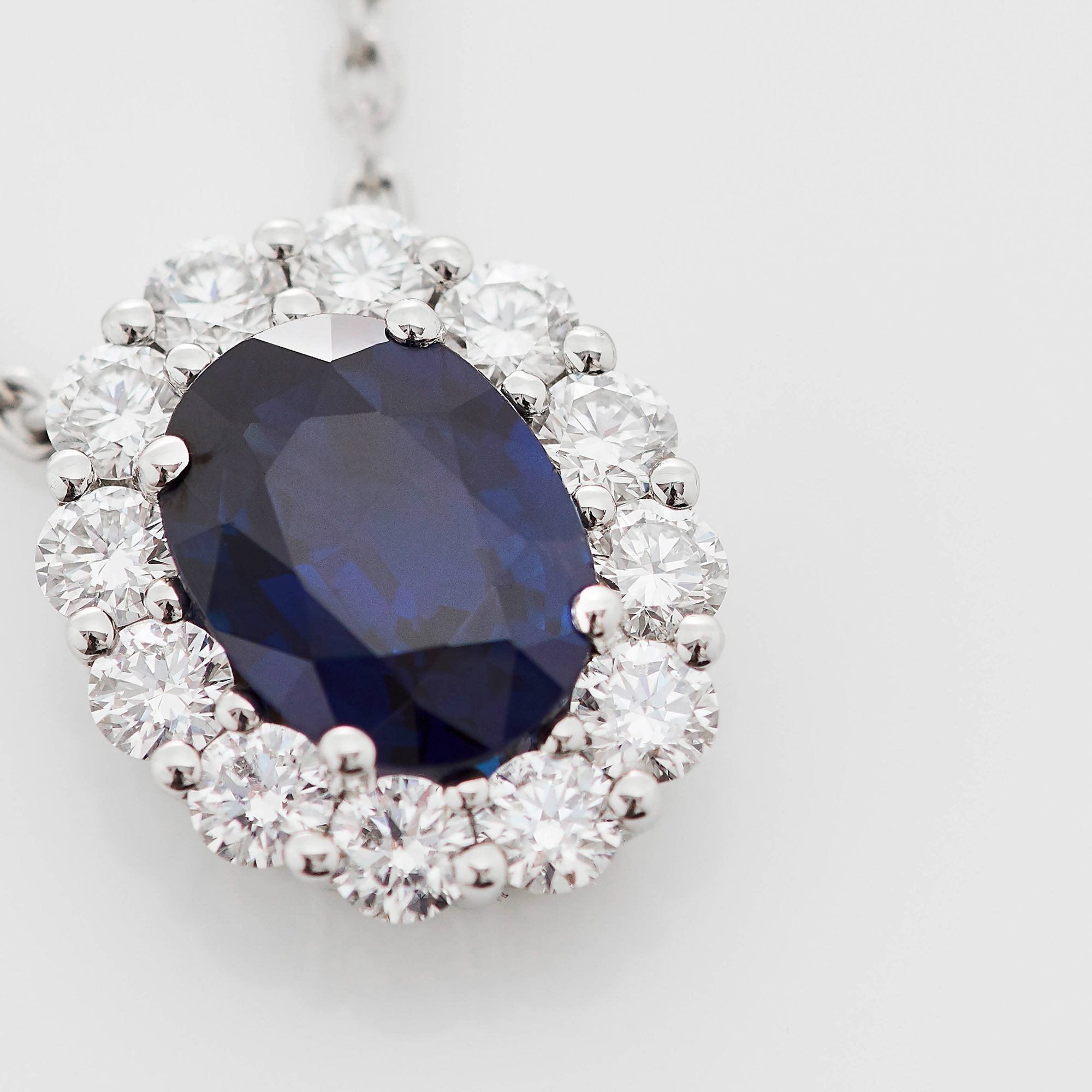 Garrard 1735 jewellery collection Sapphire Oval Pendant in Platinum In Platinum with Diamonds JP17PT03 Detail View