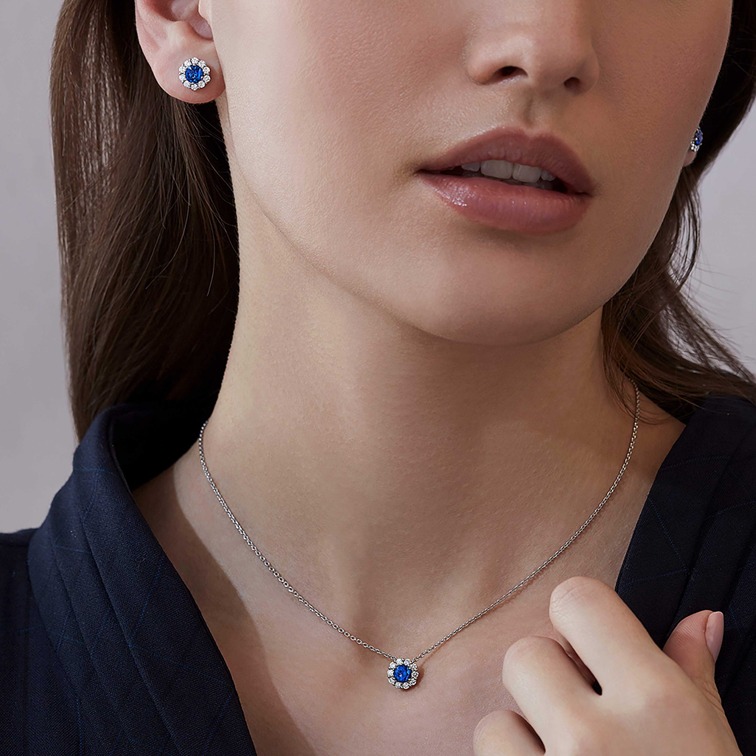 Garrard 1735 jewellery collection Sapphire Round Pendant in Platinum JP17PT06 and earrings On Model Garrard 1735 jewellery collection Sapphire Round Pendant in Platinum JP17PT06 and earrings On Model