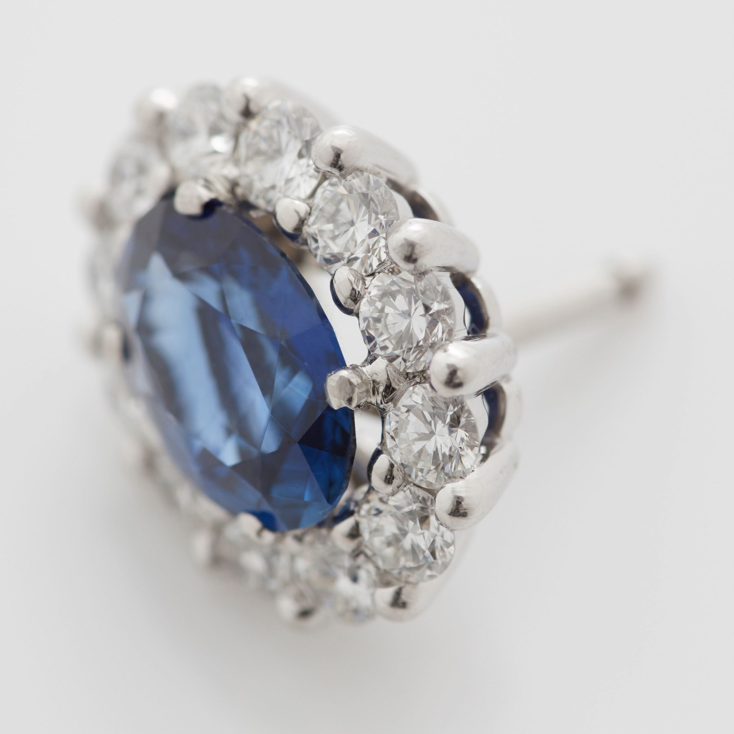 Garrard 1735 jewellery collection sapphire stud earrings in Platinum with Diamonds JE17PT12 Detail View Garrard 1735 jewellery collection sapphire stud earrings in Platinum with Diamonds JE17PT12 Detail View