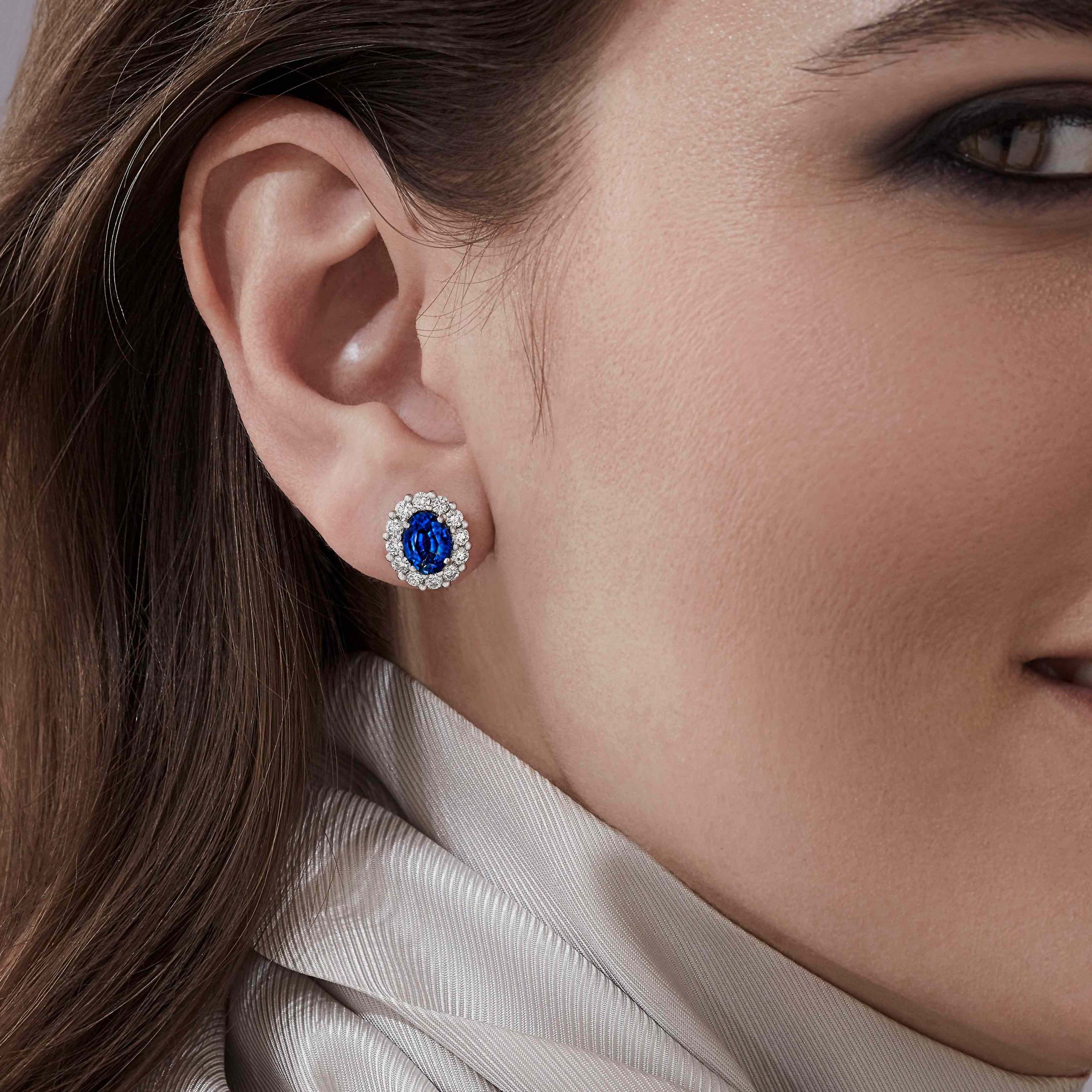 Garrard 1735 jewellery collection sapphire stud earrings in Platinum with Diamonds JE17PT12 On Model Garrard 1735 jewellery collection sapphire stud earrings in Platinum with Diamonds JE17PT12 On Model