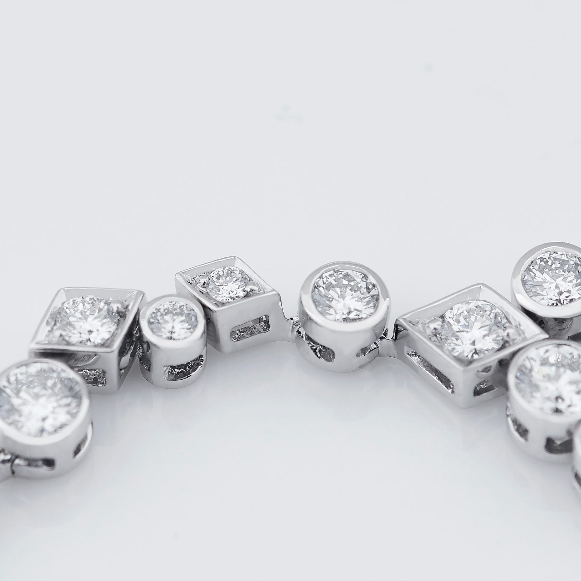 Garrard Albemarle Abstract jewellery Collection Diamond Bracelet 2017423 Detail 2