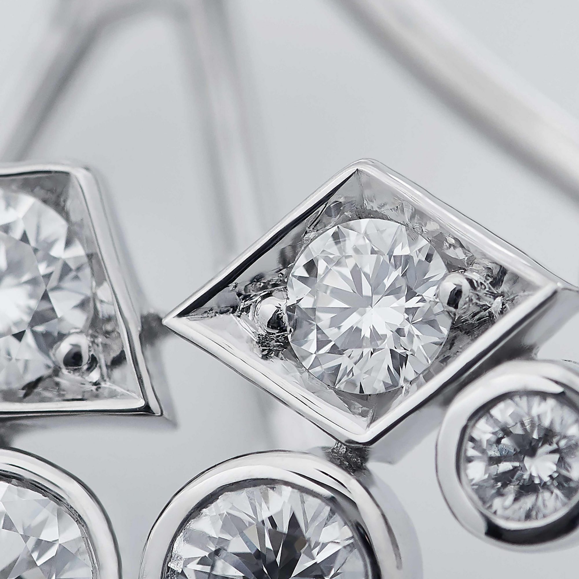 Garrard Albemarle Abstract jewellery Collection Diamond Ear Jackets In 18ct White Gold 2017413 Detail