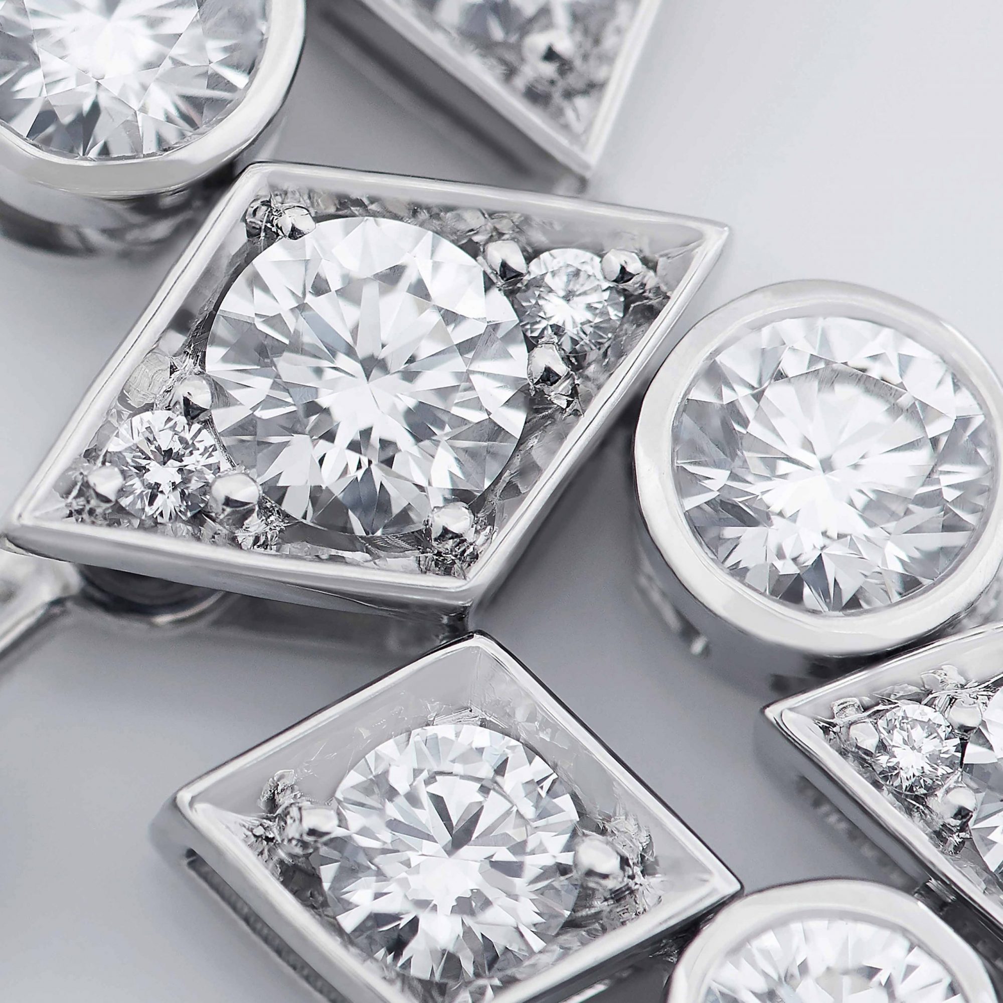 Garrard Albemarle Abstract jewellery Collection transformable diamond necklace in 18ct white gold 2017419 Detail 2