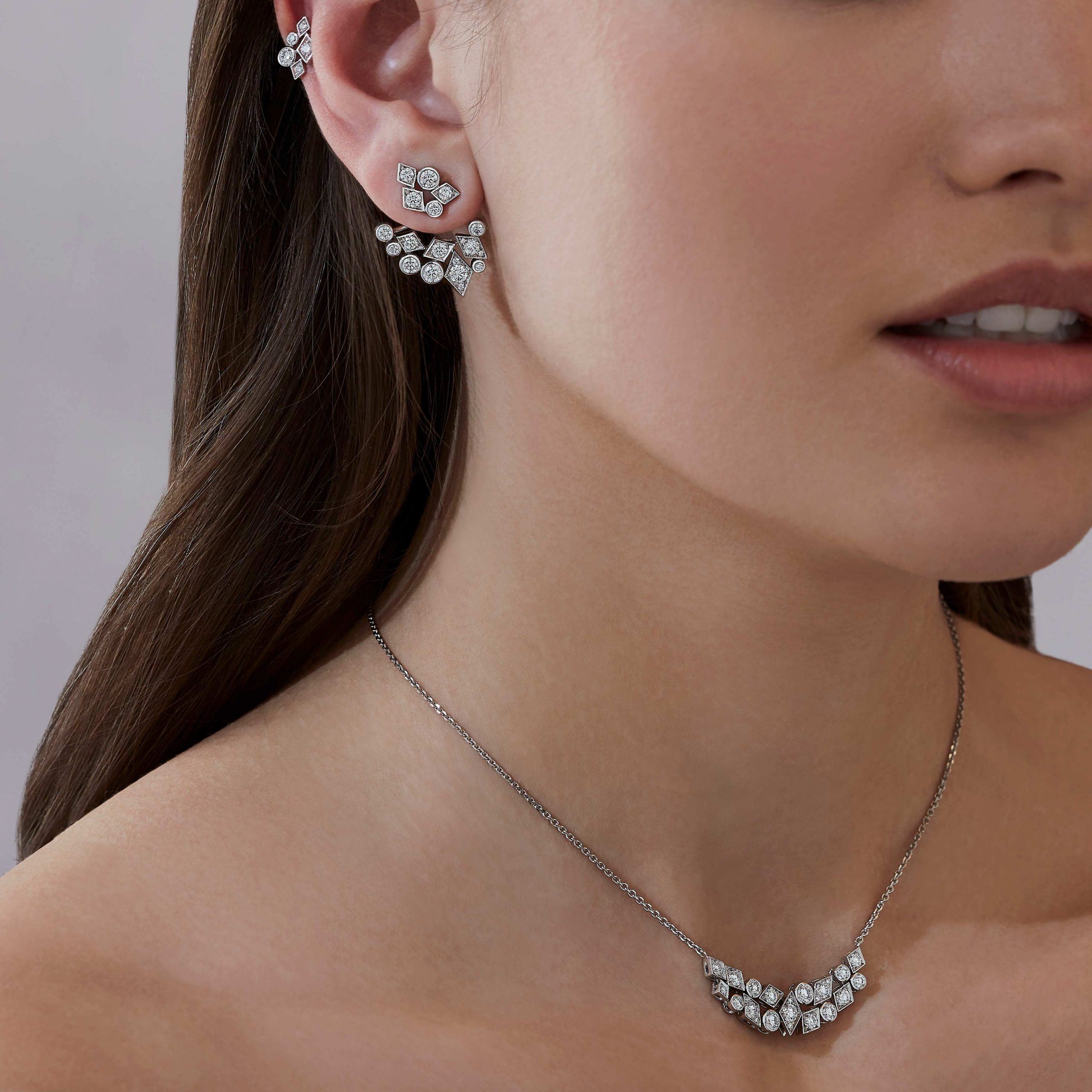 Garrard Albemarle Abstract jewellery Collection transformable diamond necklace in 18ct white gold 2017419 and earrings on Model Garrard Albemarle Abstract jewellery Collection transformable diamond necklace in 18ct white gold 2017419 and earrings on Model