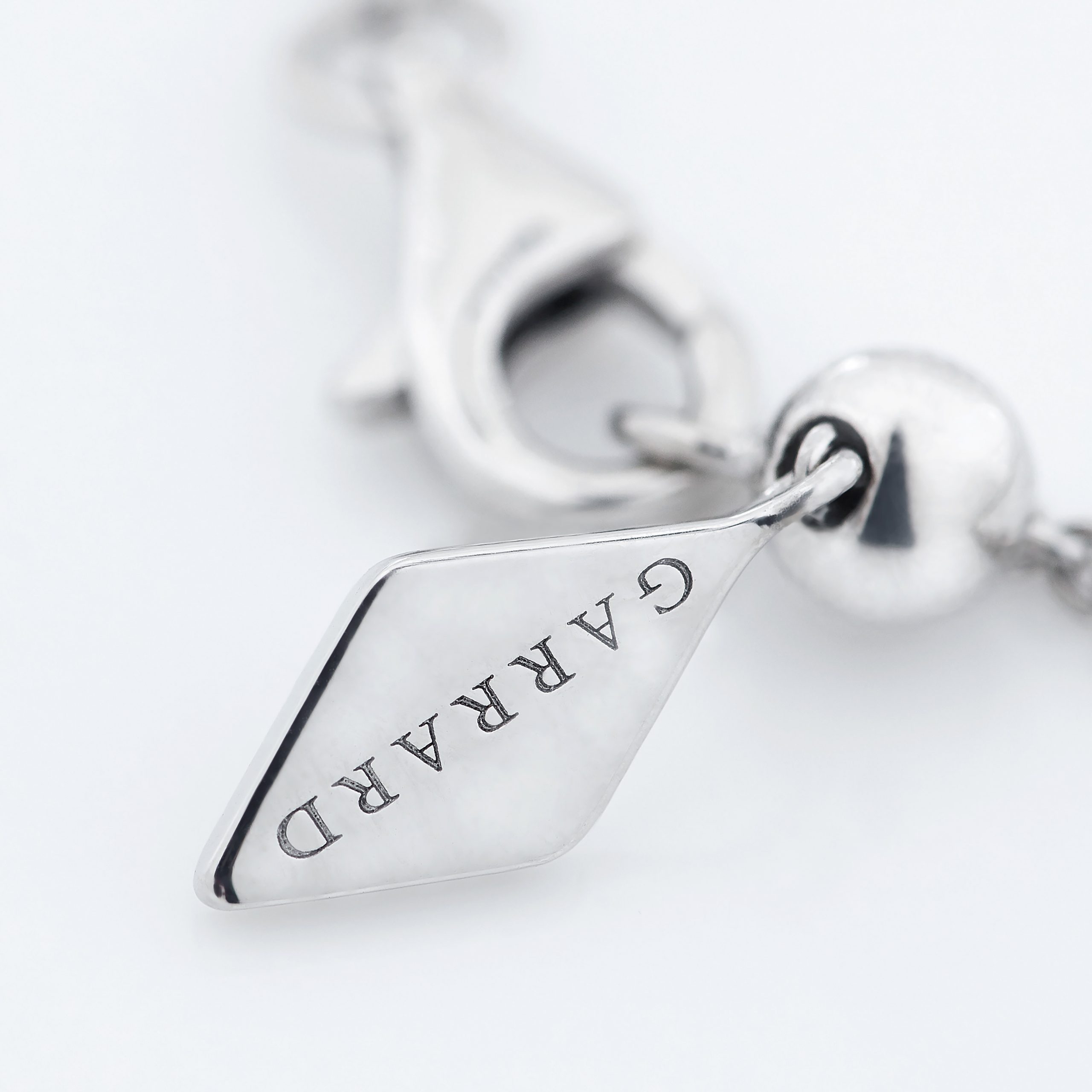 Garrard Albemarle Abstract jewellery Collection transformable diamond necklace in 18ct white gold 2017419 clasp Garrard Albemarle Abstract jewellery Collection transformable diamond necklace in 18ct white gold 2017419 clasp