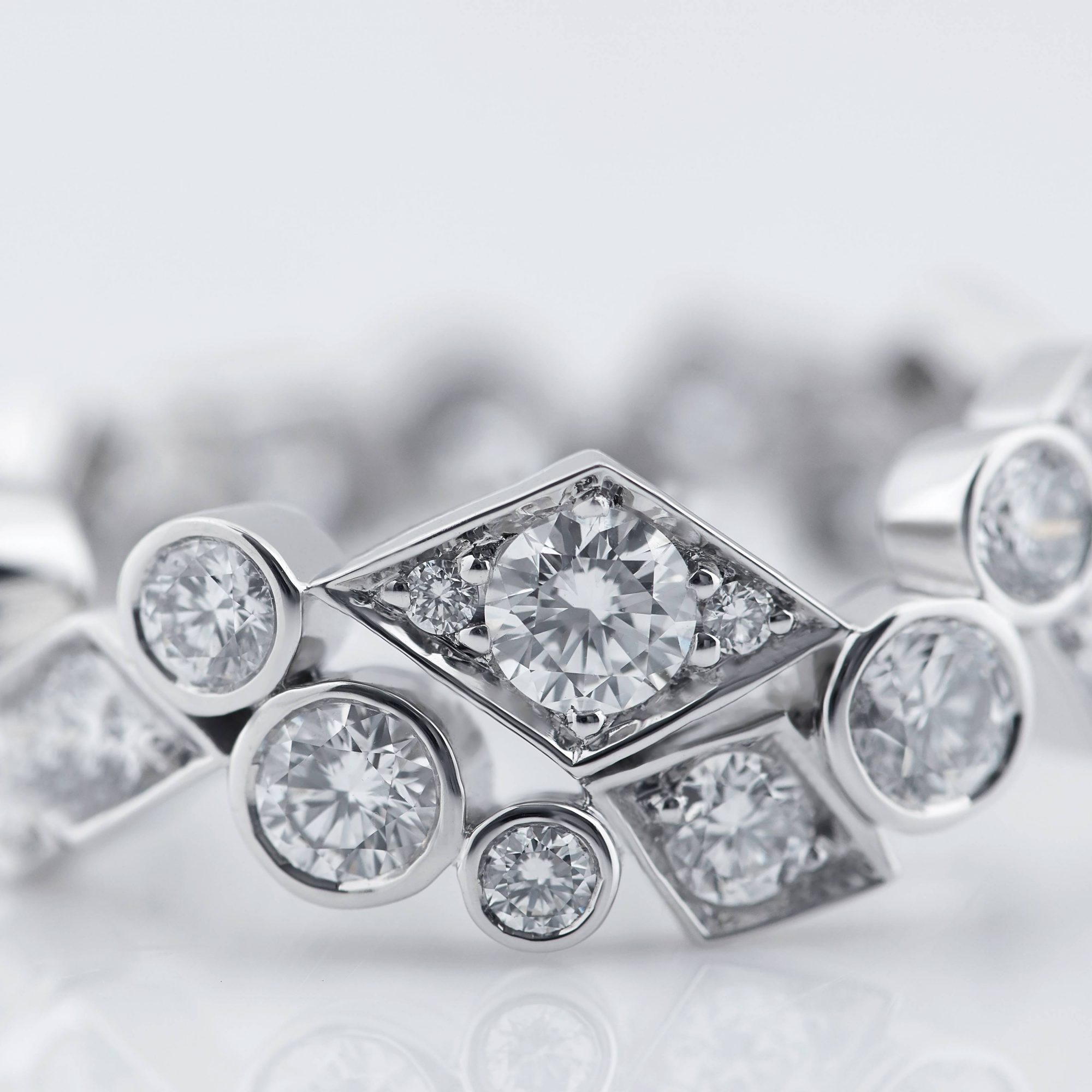 Garrard Albemarle Abstract jewellery collection Diamond Ring In 18ct White Gold 2017424 Detail 2