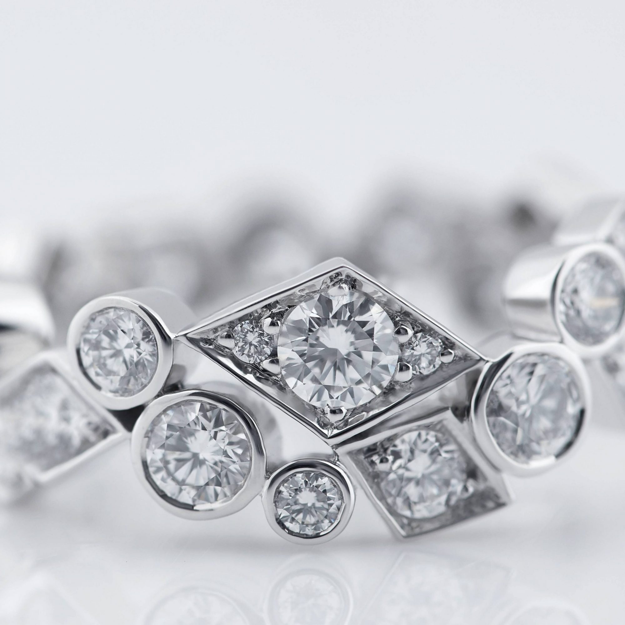 Garrard Albemarle Abstract jewellery collection Diamond Ring In 18ct White Gold 2017424 Detail 2