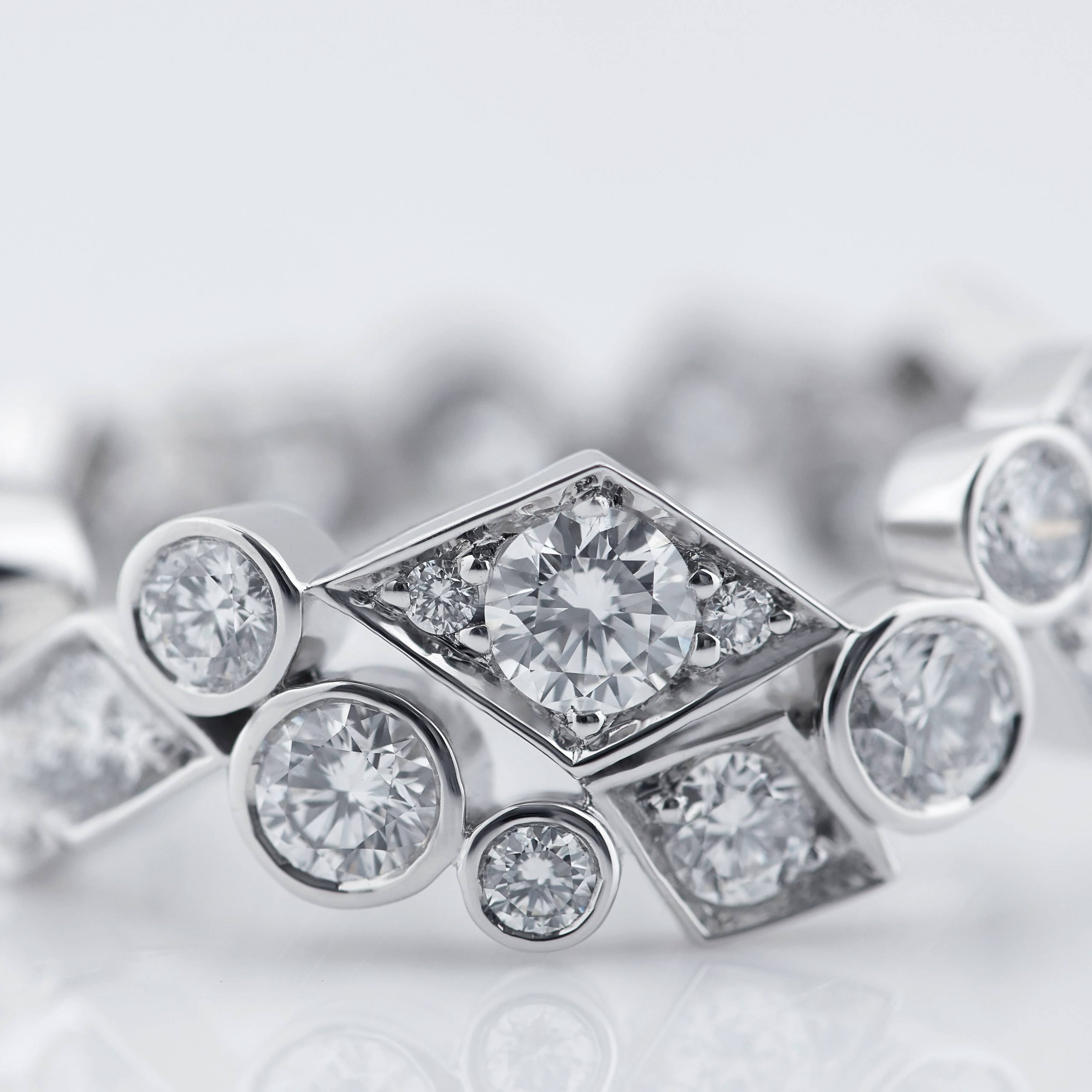 Garrard Albemarle Abstract jewellery collection Diamond Ring In 18ct White Gold 2017424 Detail 2 Garrard Albemarle Abstract jewellery collection Diamond Ring In 18ct White Gold 2017424 Detail 2