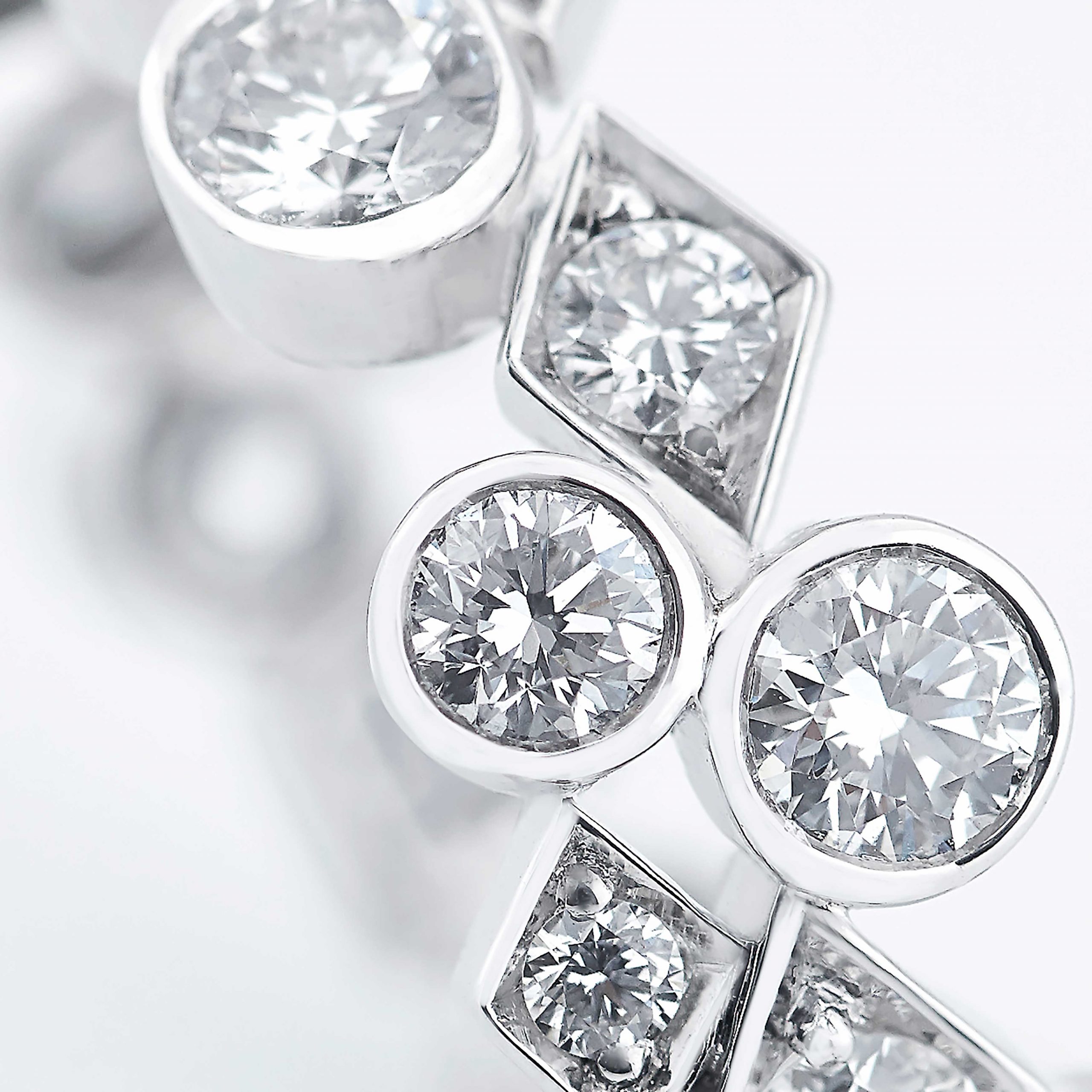 Garrard Albemarle Abstract jewellery collection Diamond Ring In 18ct White Gold 2017424 Detail Garrard Albemarle Abstract jewellery collection Diamond Ring In 18ct White Gold 2017424 Detail