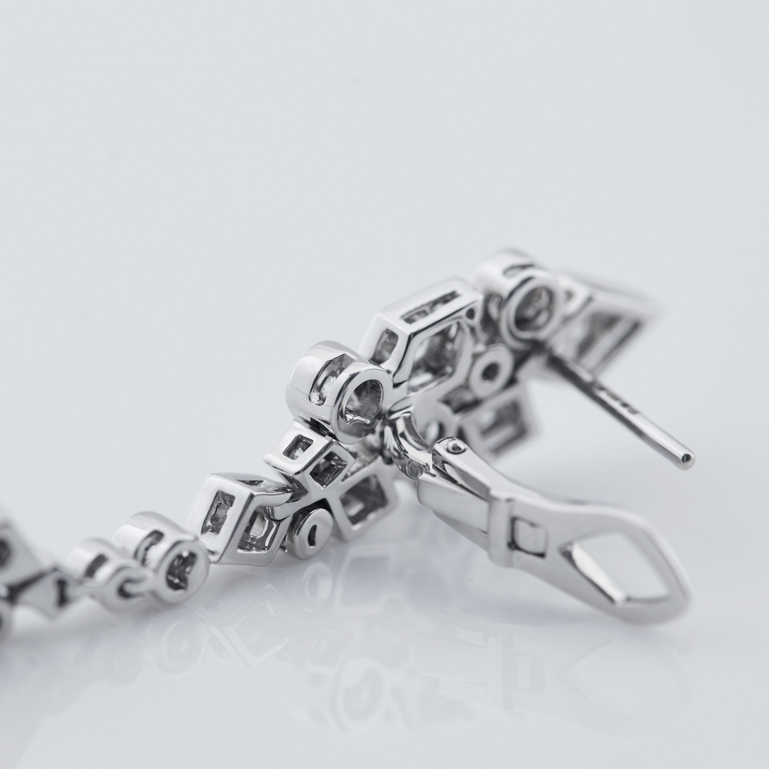 Garrard Albemarle Abstract jewellery collection Transformable Diamond Earrings In 18ct White Gold 2017415 Clasp Garrard Albemarle Abstract jewellery collection Transformable Diamond Earrings In 18ct White Gold 2017415 Clasp