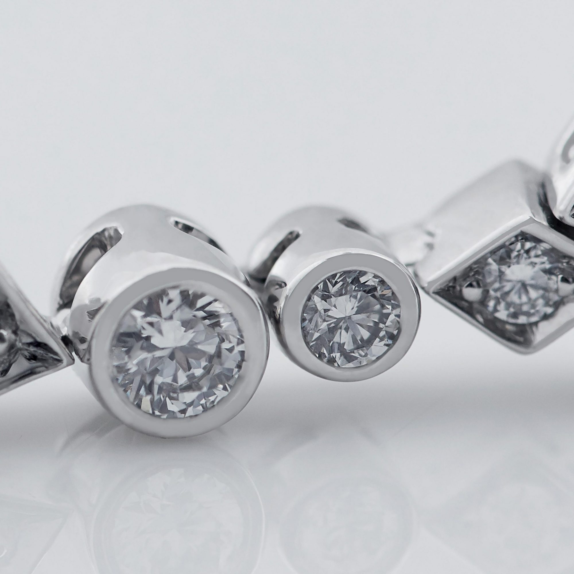 Garrard Albemarle Abstract jewellery collection Transformable Diamond Earrings In 18ct White Gold 2017415 Detail 2