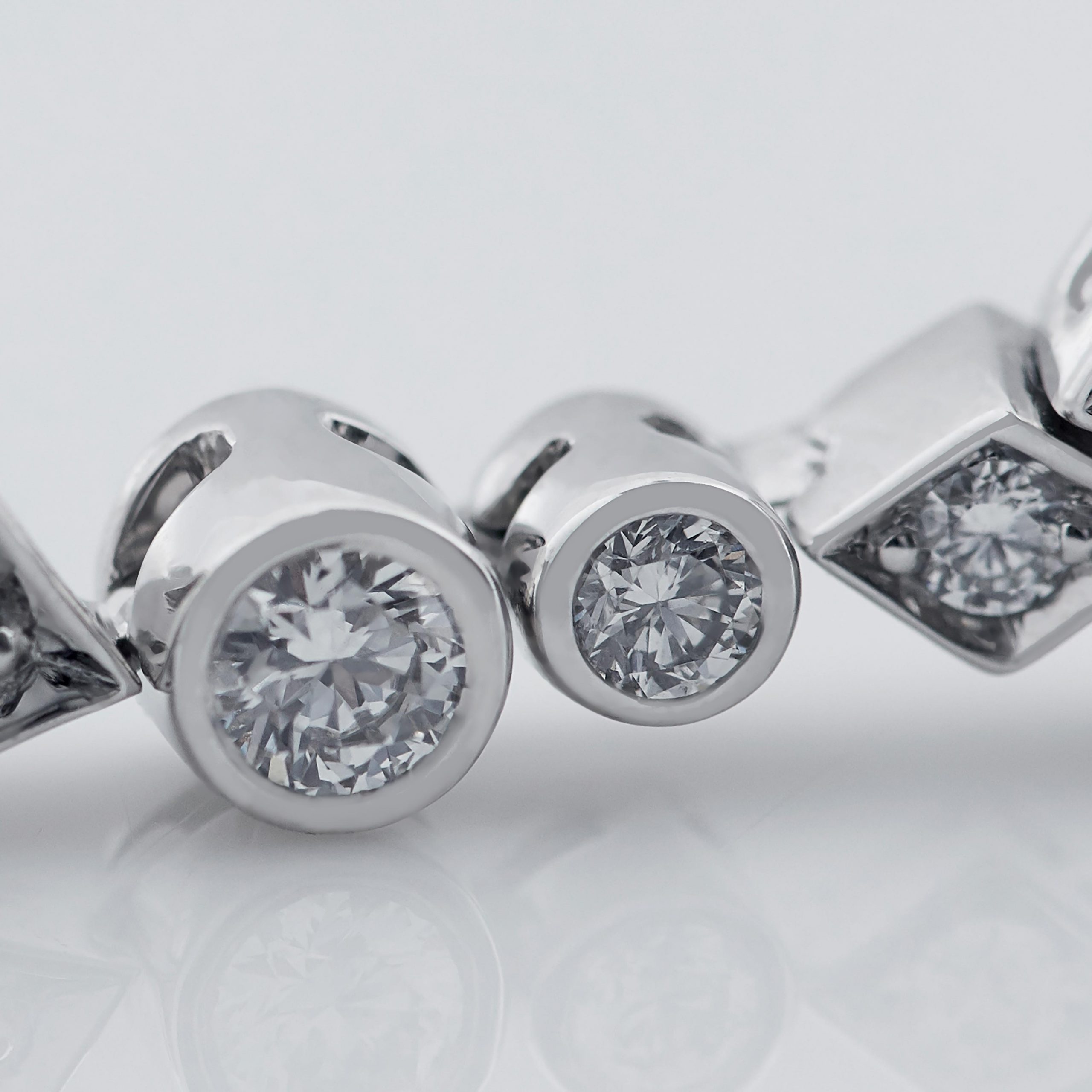 Garrard Albemarle Abstract jewellery collection Transformable Diamond Earrings In 18ct White Gold 2017415 Detail 2 Garrard Albemarle Abstract jewellery collection Transformable Diamond Earrings In 18ct White Gold 2017415 Detail 2