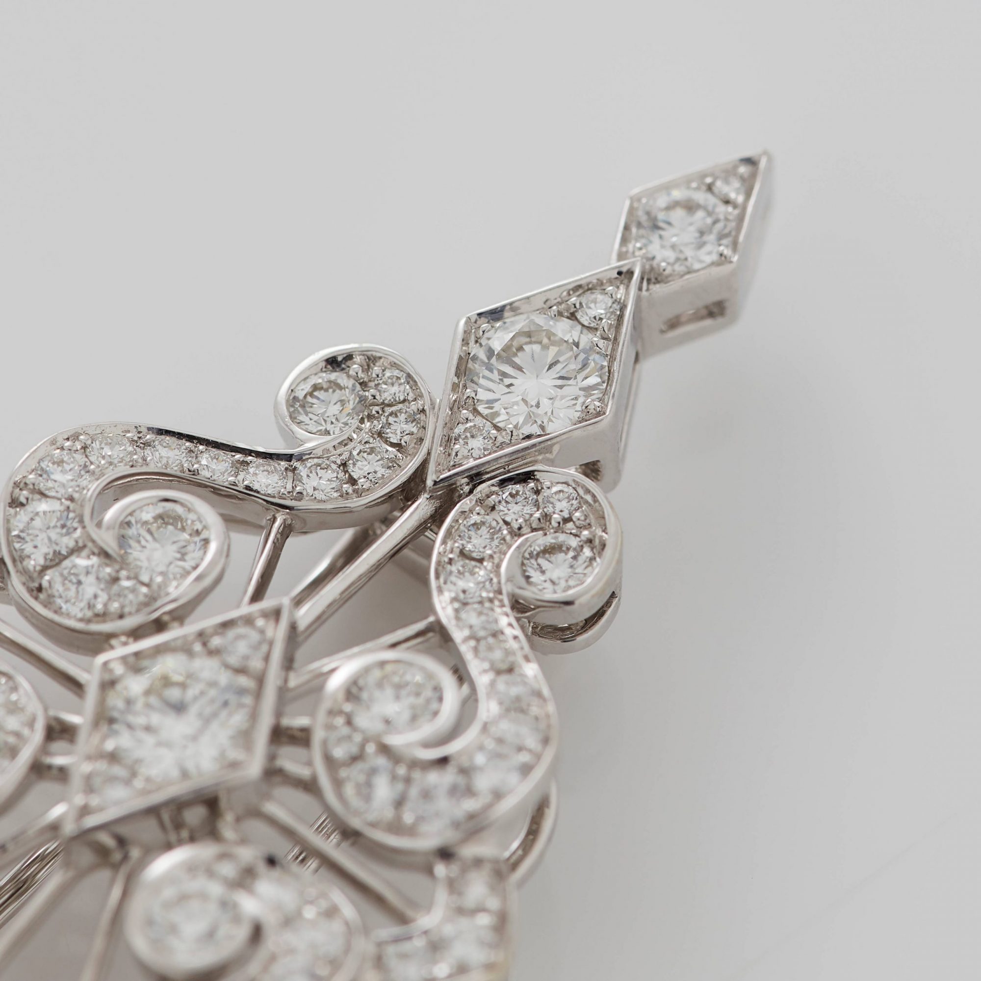 Garrard Albemarle jewellery Collection Diamond Brooch In 18ct White Gold 2015379 Detail View 2