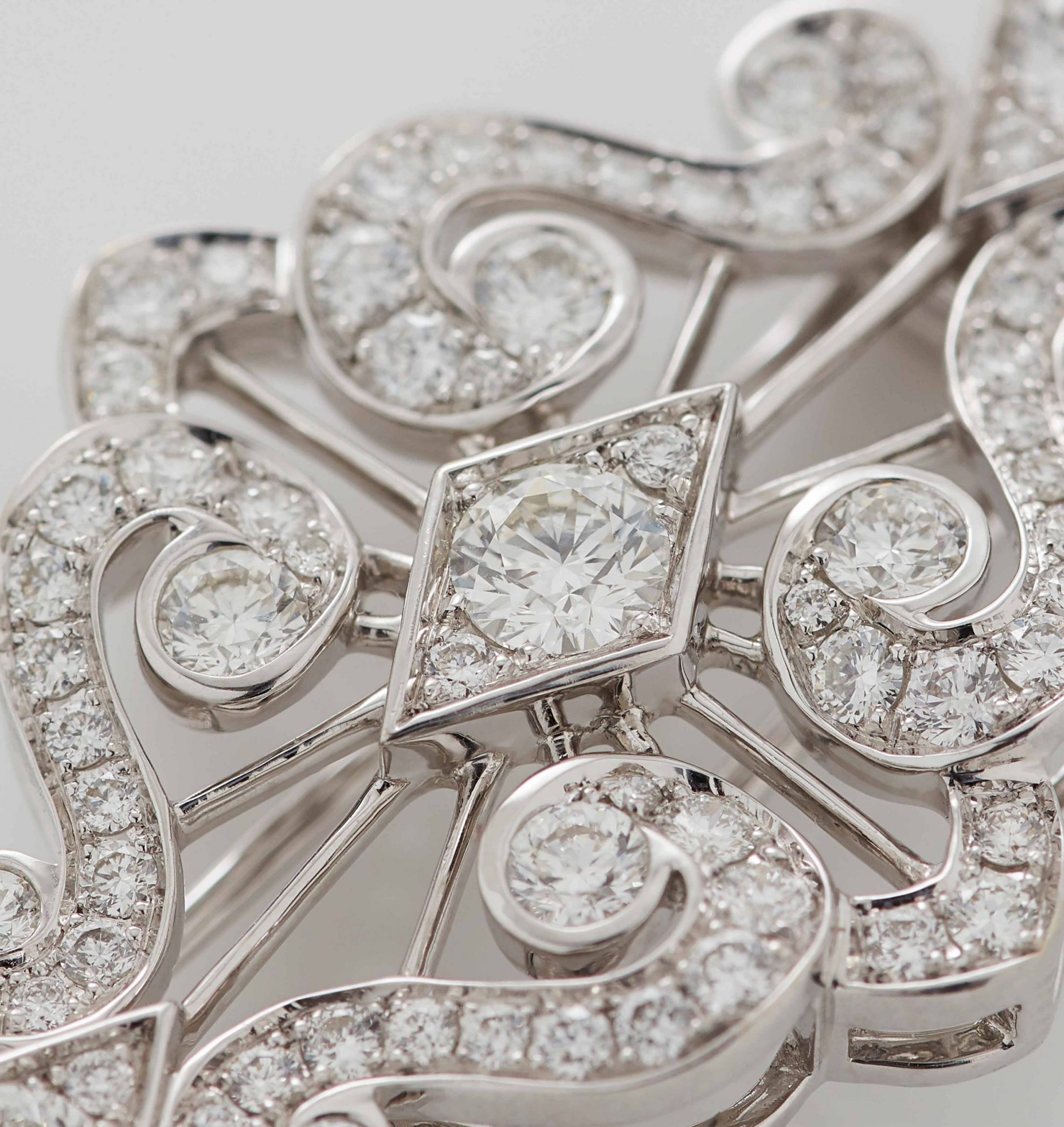 Garrard Albemarle jewellery Collection Diamond Brooch In 18ct White Gold 2015379 Detail View