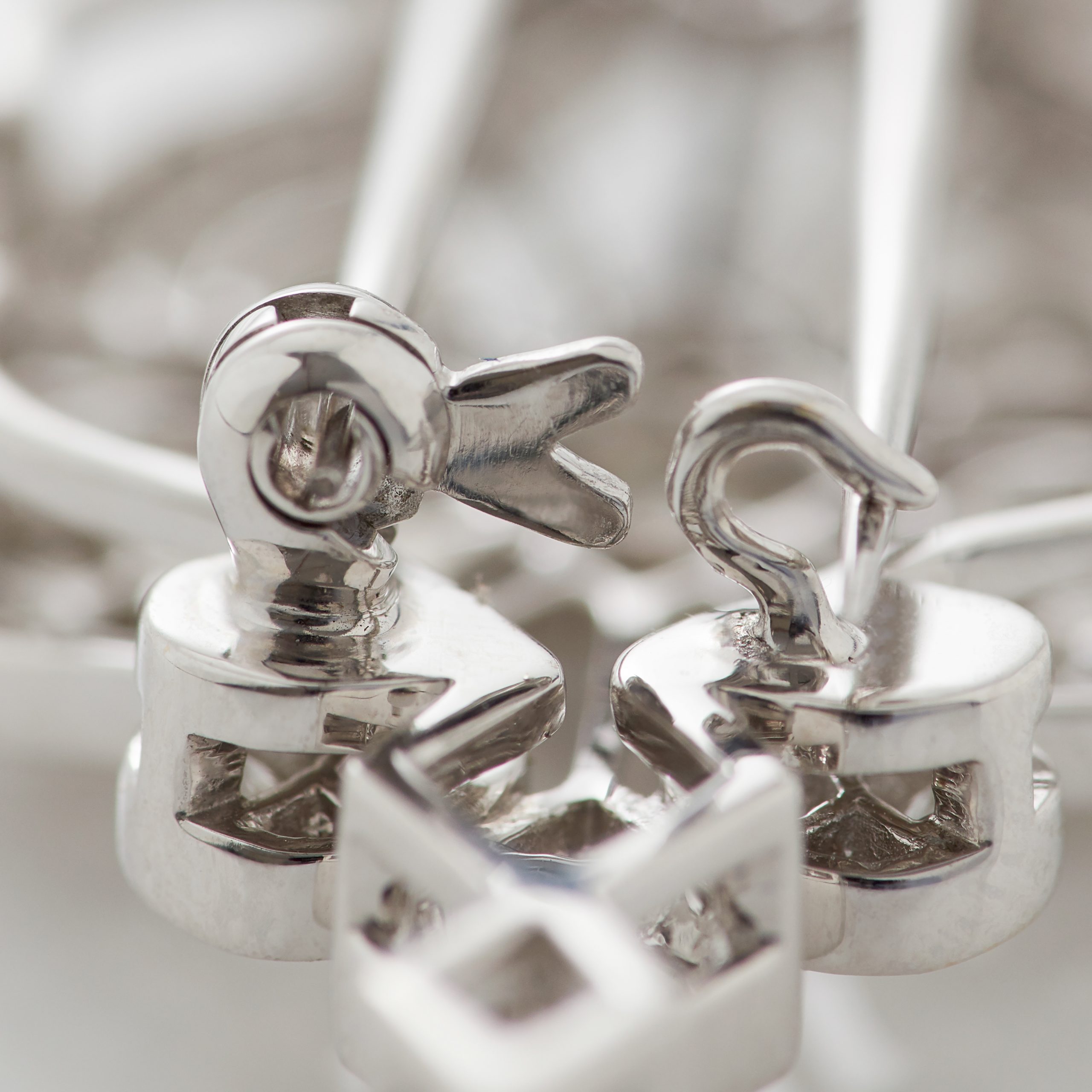 Garrard Albemarle jewellery Collection Diamond Brooch In 18ct White Gold 2015379 clasp Garrard Albemarle jewellery Collection Diamond Brooch In 18ct White Gold 2015379 clasp