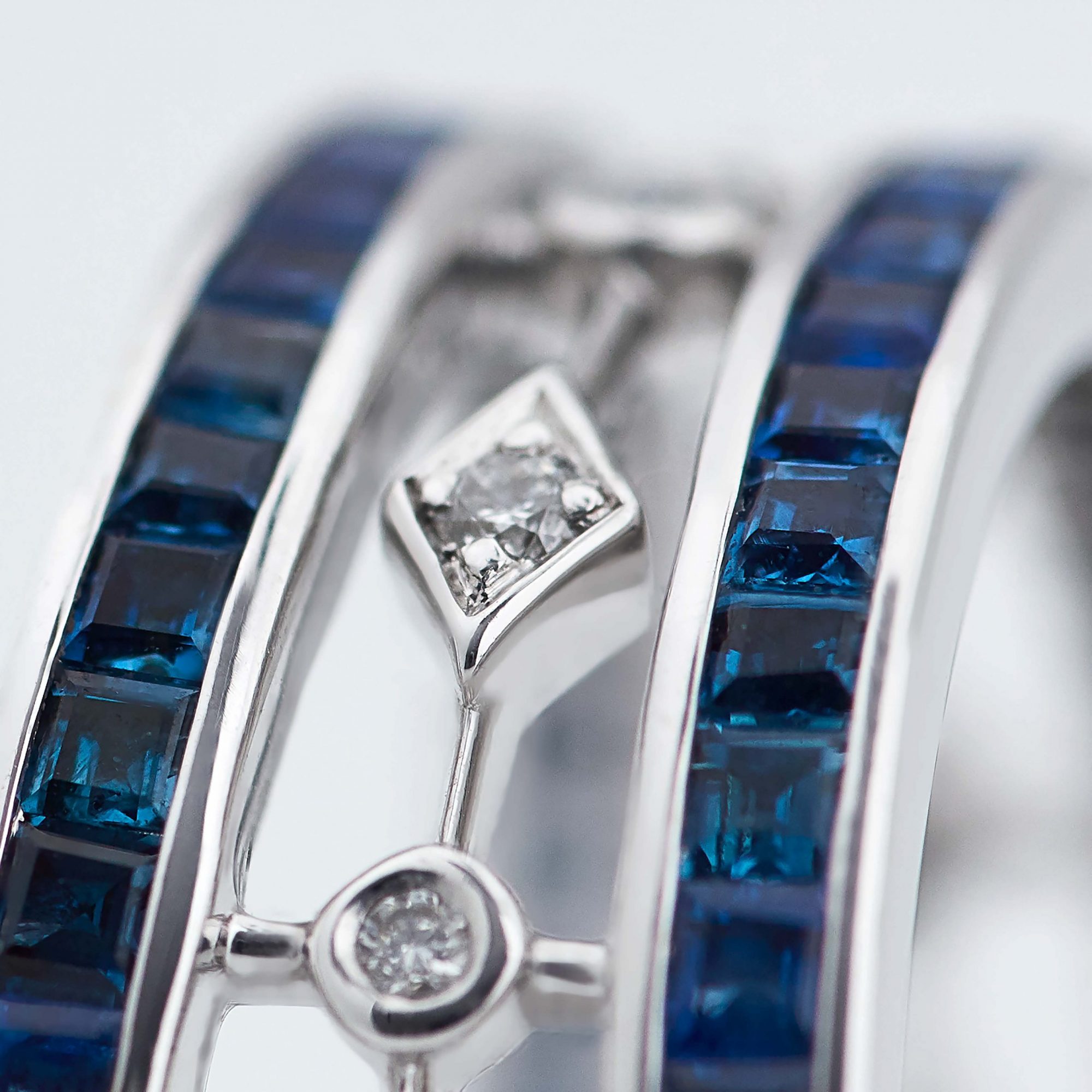 Garrard Albemarle jewellery Collection Sapphire and Diamond Band In 18ct White Gold 2015959 Detail