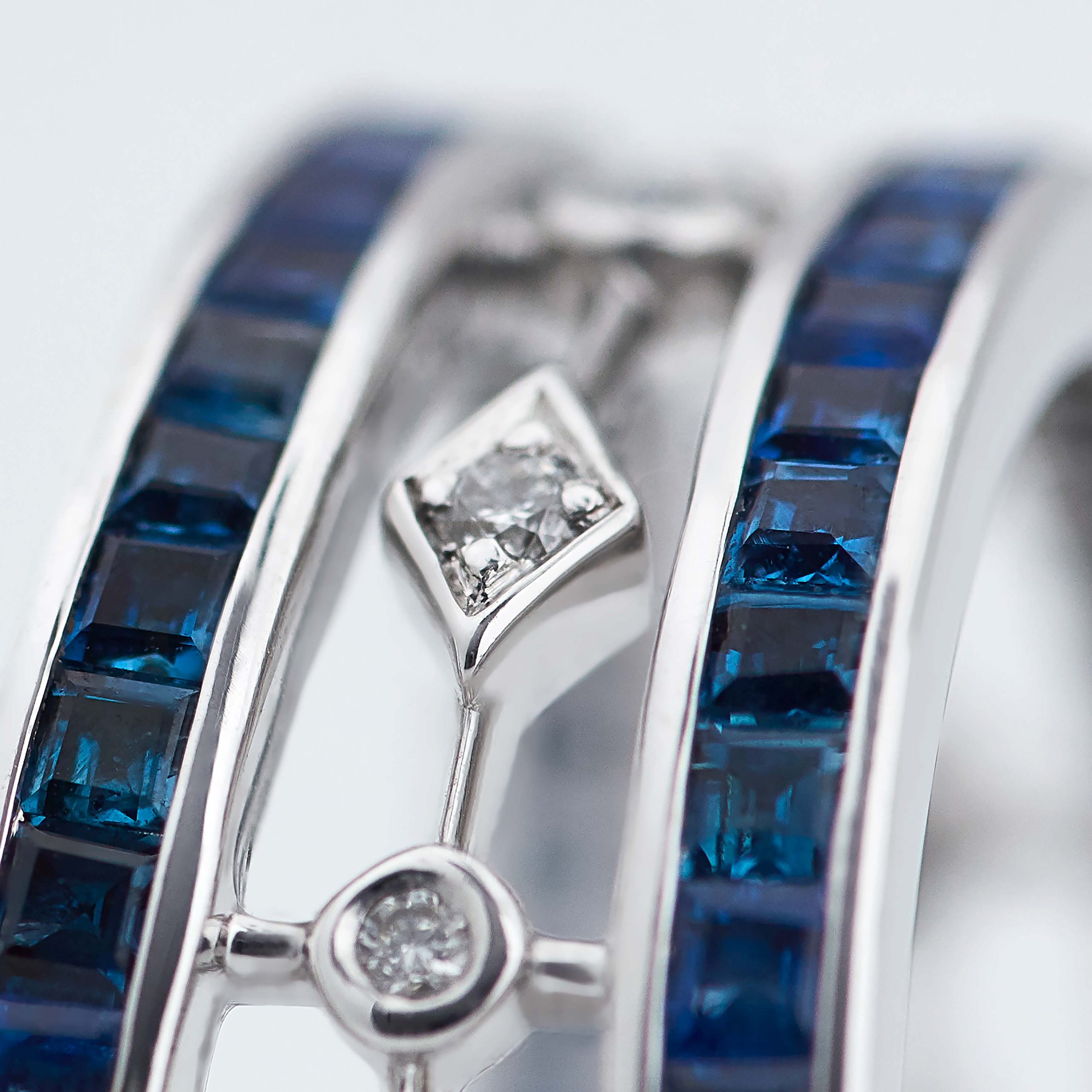 Garrard Albemarle jewellery Collection Sapphire and Diamond Band In 18ct White Gold 2015959 Detail Garrard Albemarle jewellery Collection Sapphire and Diamond Band In 18ct White Gold 2015959 Detail
