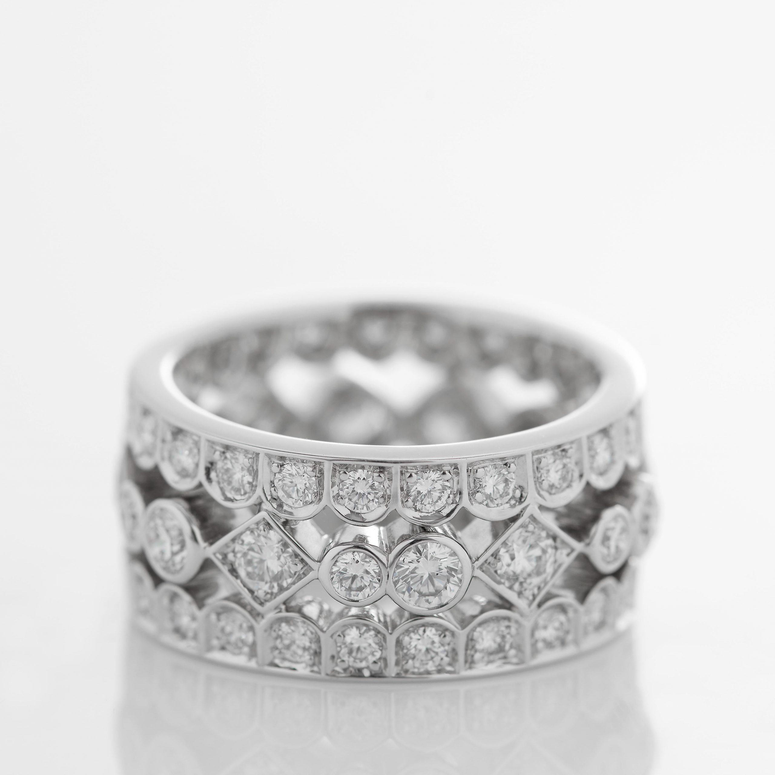 Garrard Albemarle jewellery Collection White Diamond ring 2013405 Detail View Garrard Albemarle jewellery Collection White Diamond ring 2013405 Detail View