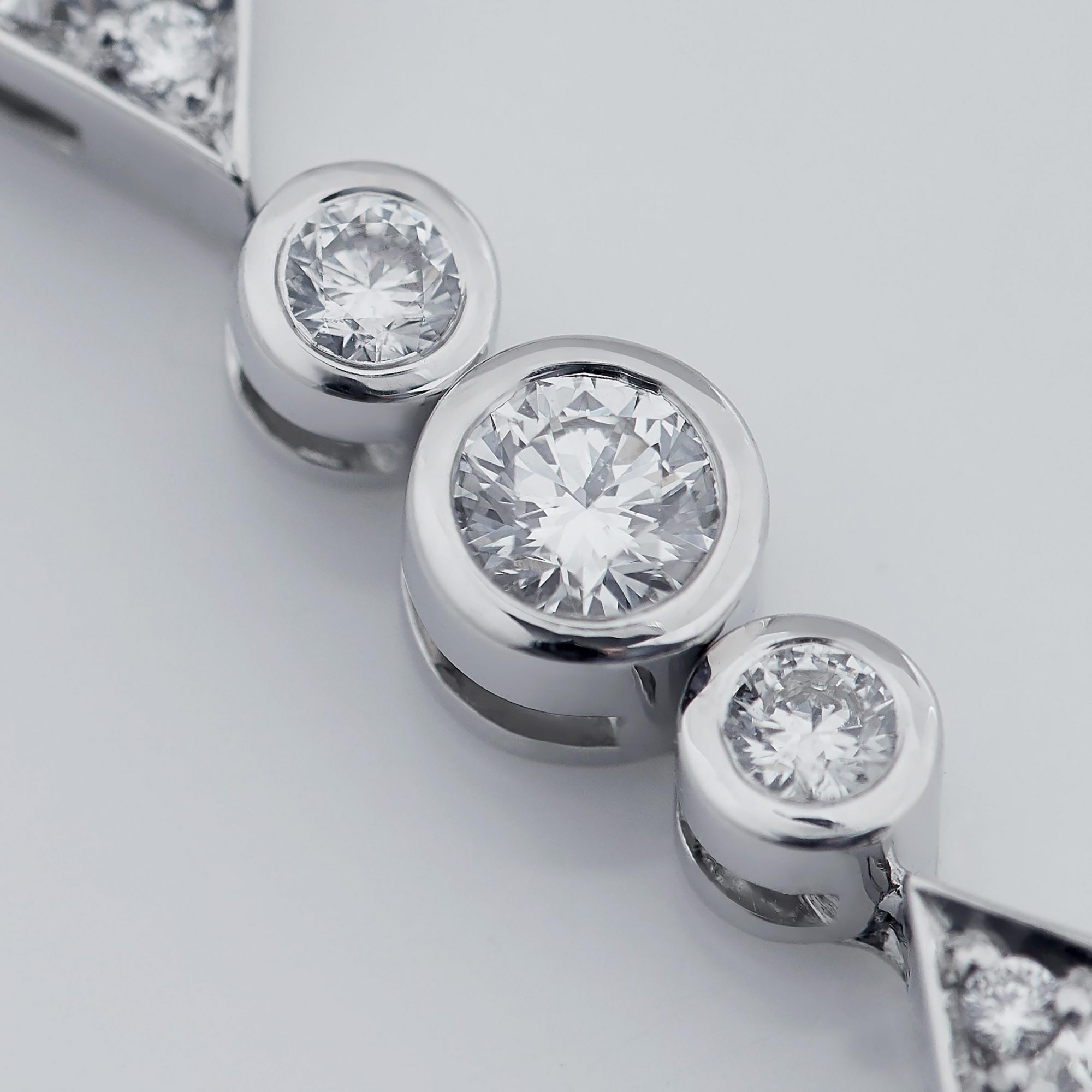 Garrard Albemarle jewellery collection Diamond Necklace in 18ct White Gold, 2014503, Detail View 2