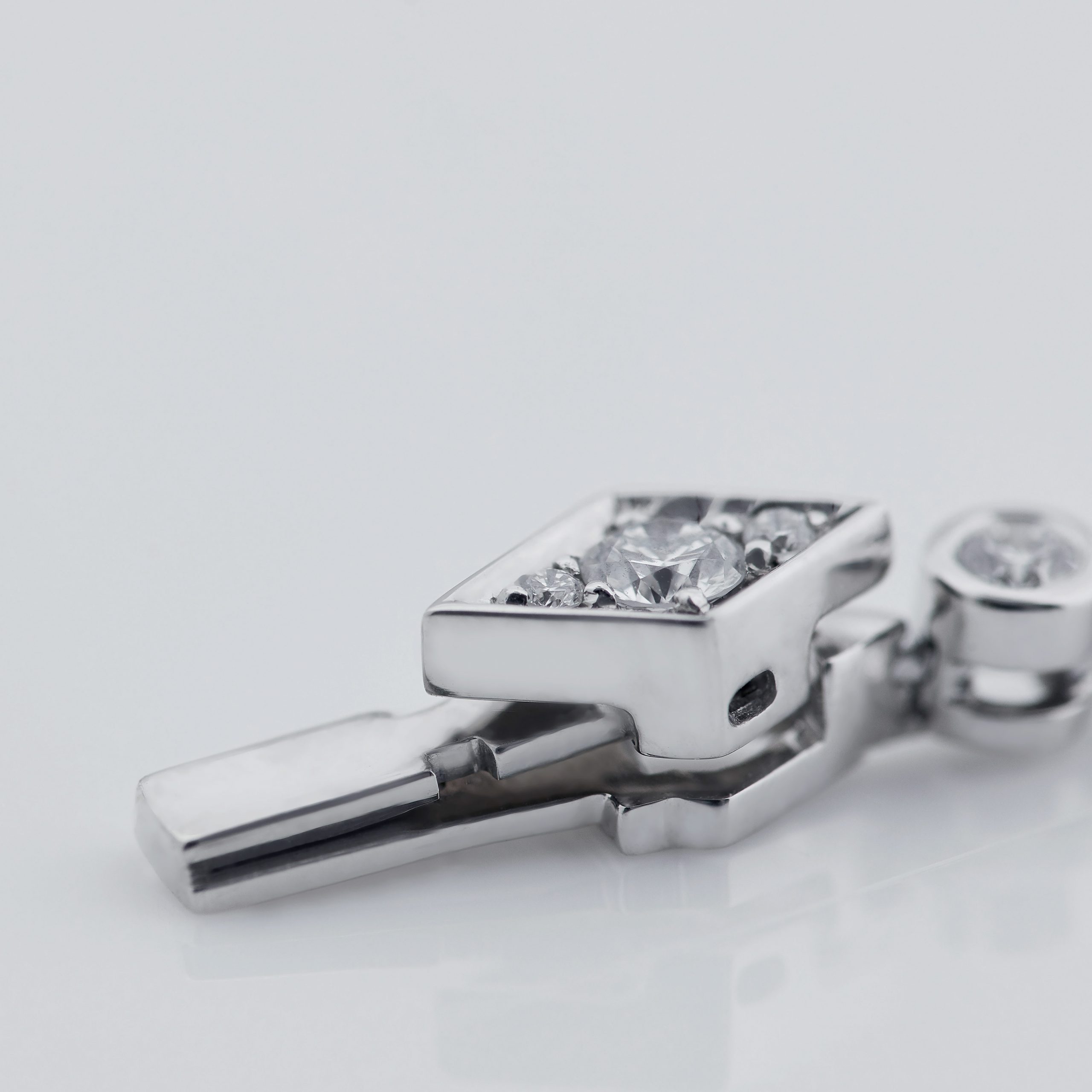 Garrard Albemarle jewellery collection Diamond Bracelet In 18ct White Gold Bracele 2014373 clasp View Garrard Albemarle jewellery collection Diamond Bracelet In 18ct White Gold Bracele 2014373 clasp View