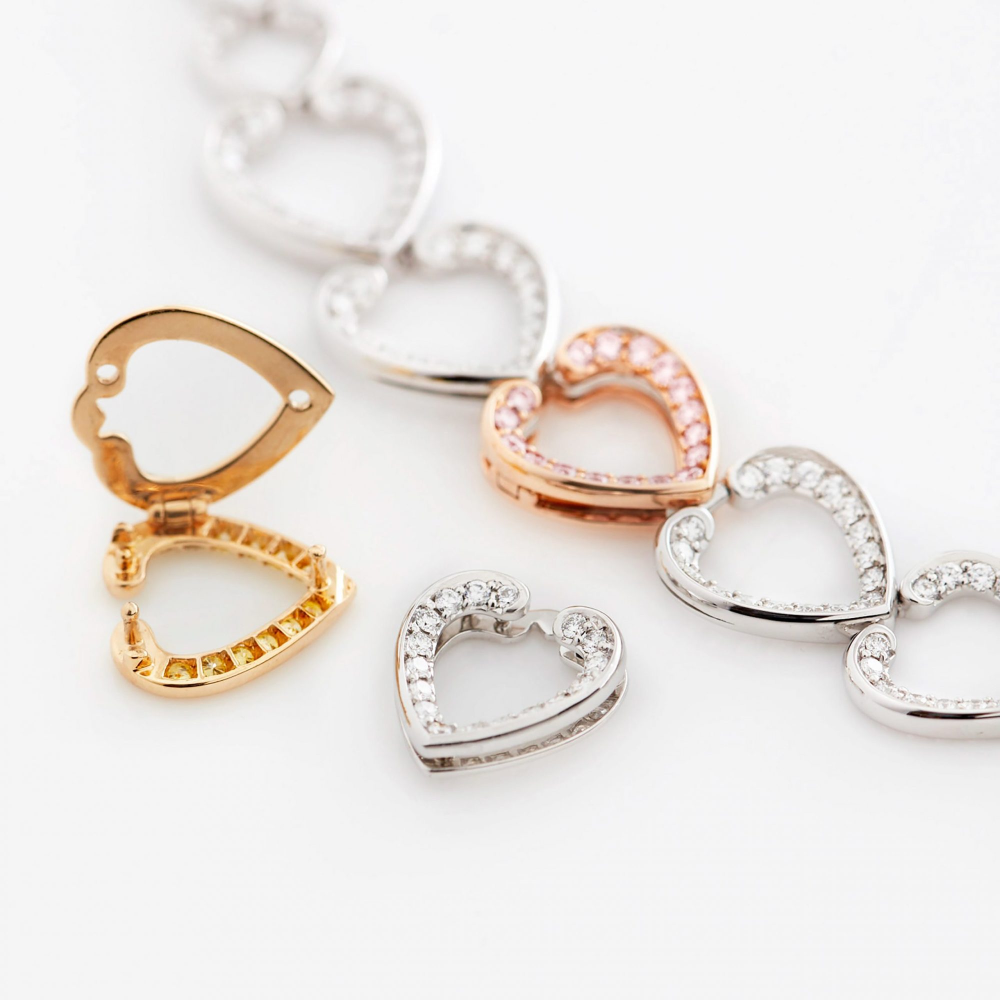 Garrard Aloria collection Interchangeable Necklace In 18ct White Gold with White Pink and Yellow Diamond Motifs 2016921 Details