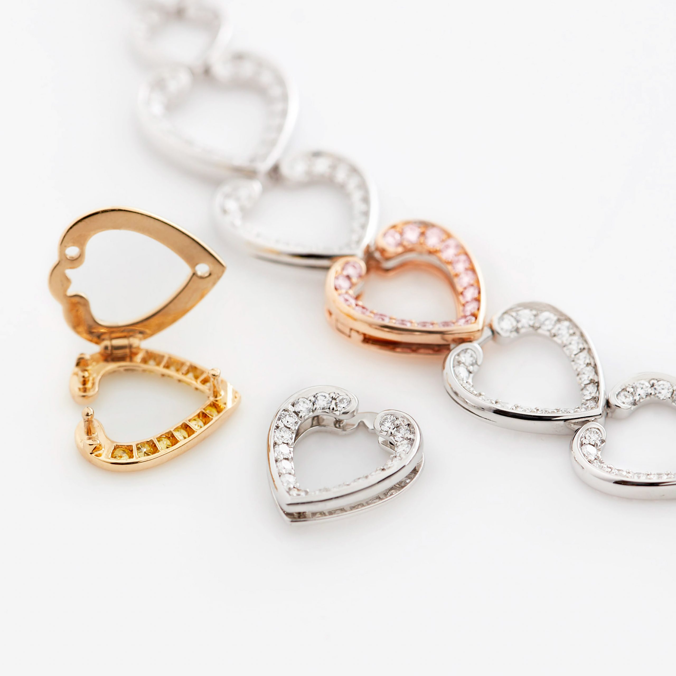 Garrard Aloria collection Interchangeable Necklace In 18ct White Gold with White Pink and Yellow Diamond Motifs 2016921 Details Garrard Aloria collection Interchangeable Necklace In 18ct White Gold with White Pink and Yellow Diamond Motifs 2016921 Details