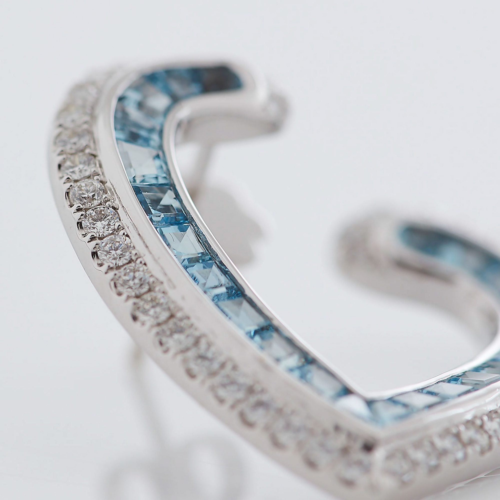 Garrard Aloria jewellery Collection calibre cut aquamarine earrings in 18ct white gold with Diamonds 2017068 Detail 2