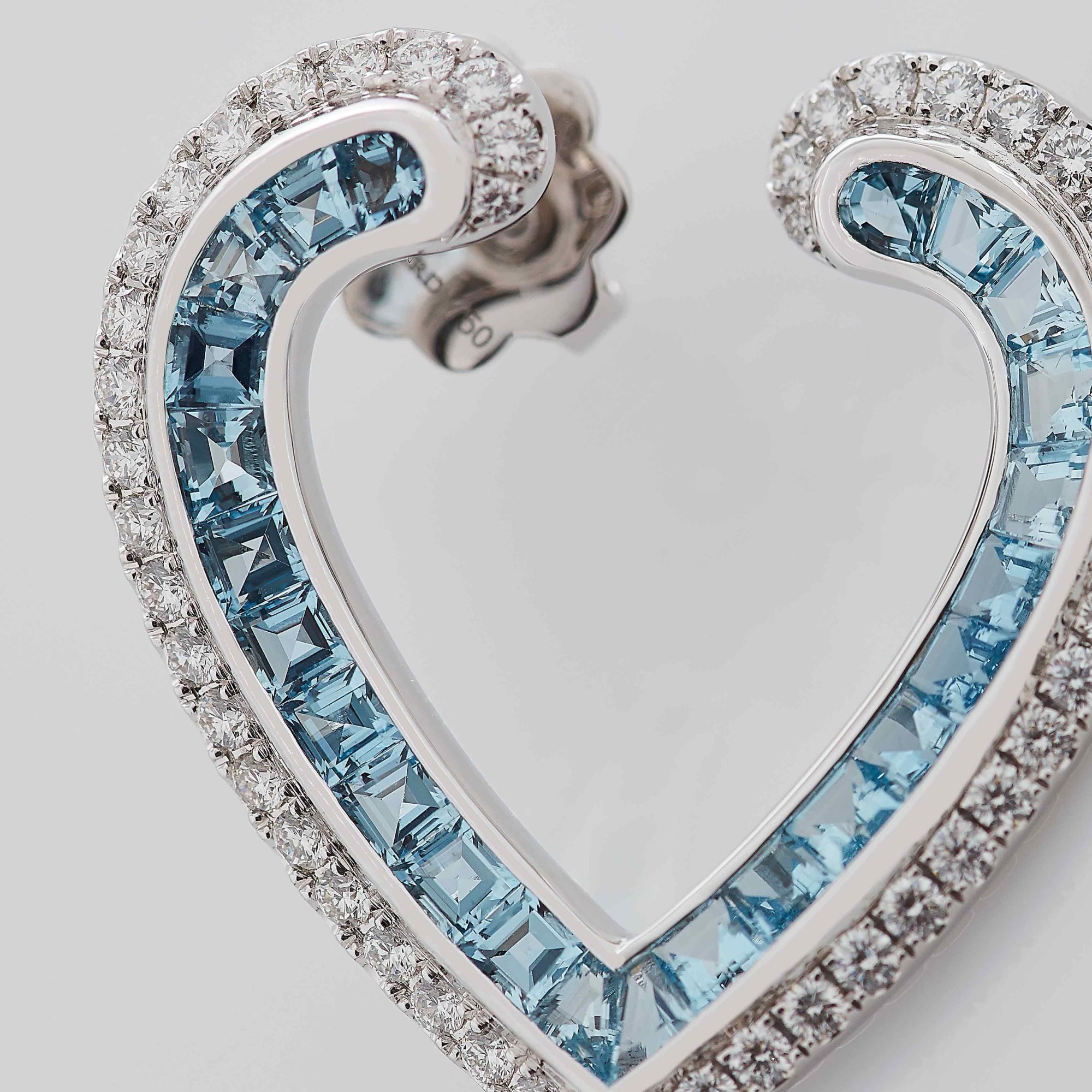 Garrard Aloria jewellery Collection calibre cut aquamarine earrings in 18ct white gold with Diamonds 2017068 Detail
