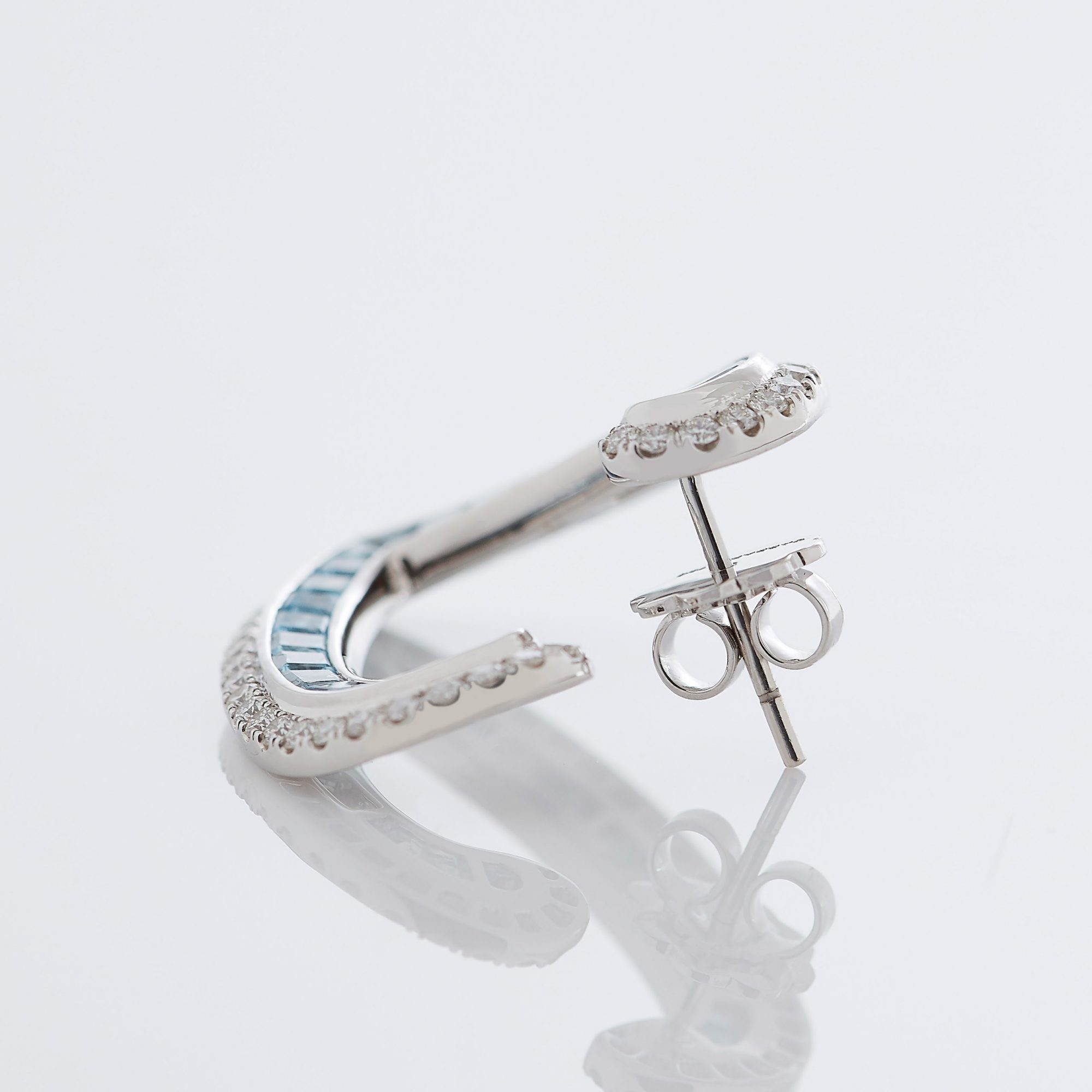 Garrard Aloria jewellery Collection calibre cut aquamarine earrings in 18ct white gold with Diamonds 2017068 back