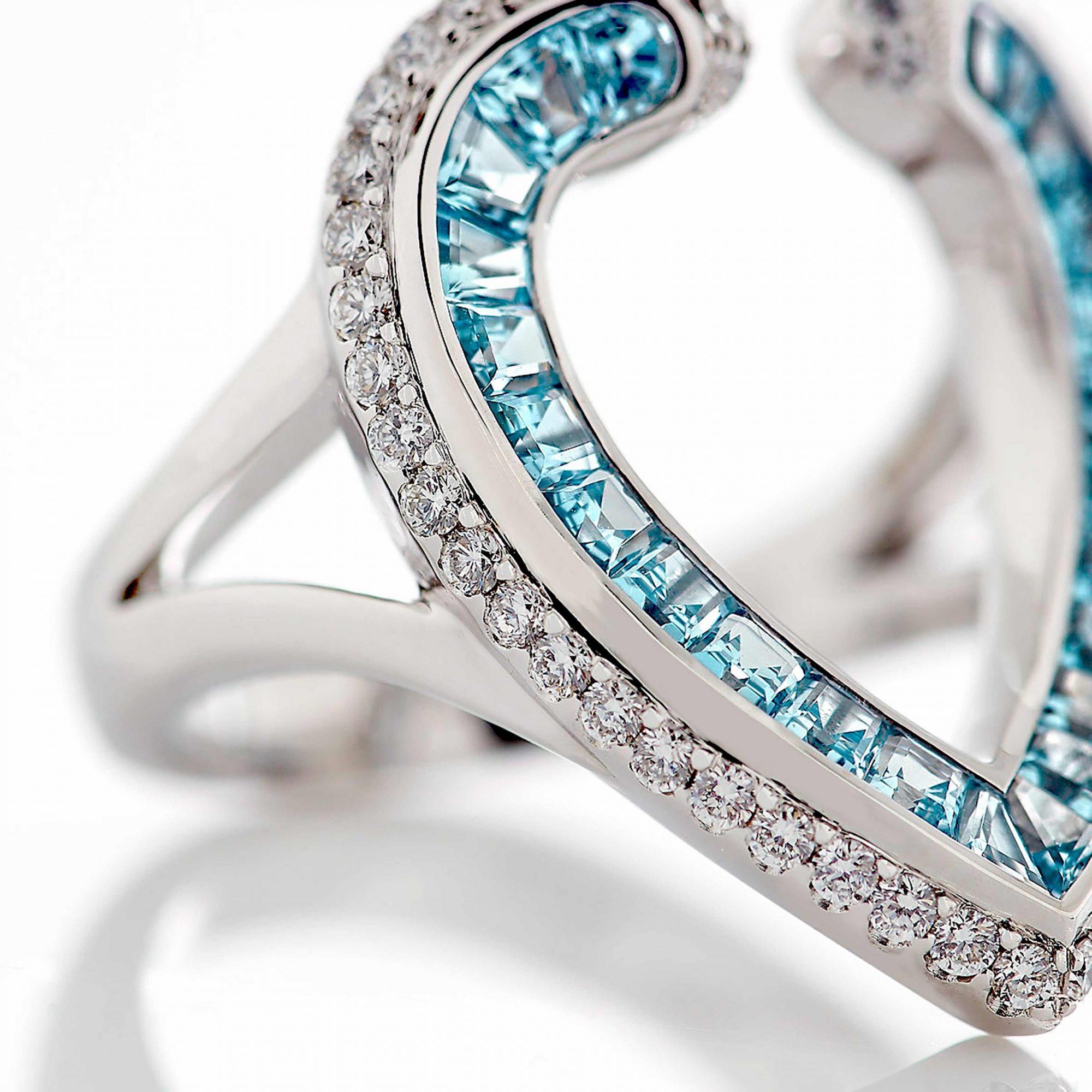 Garrard Aloria jewellery Collection calibre cut aquamarine ring in 18ct white gold with Diamonds 2017070 Detail