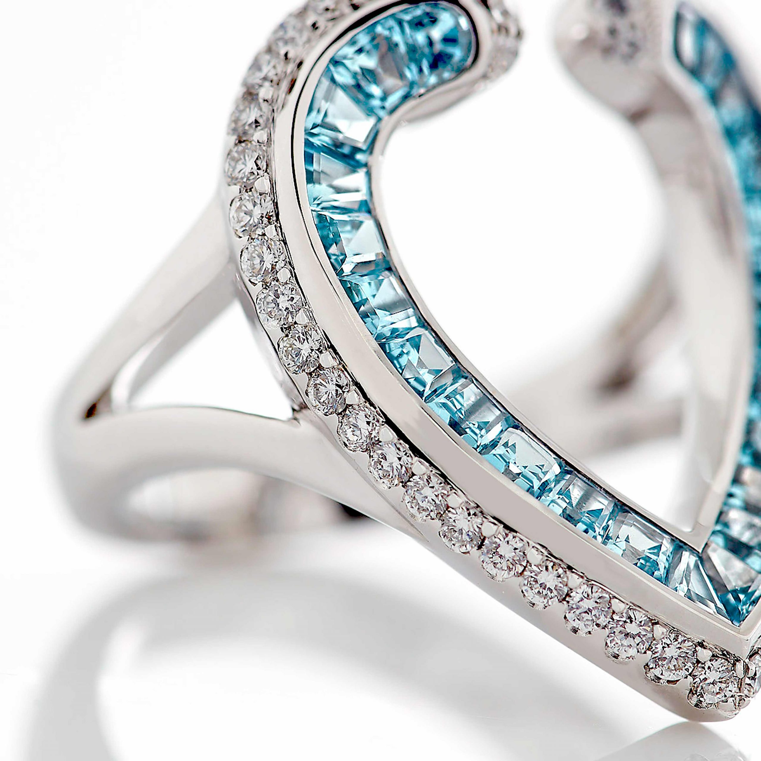 Garrard Aloria jewellery Collection calibre cut aquamarine ring in 18ct white gold with Diamonds 2017070 Detail Garrard Aloria jewellery Collection calibre cut aquamarine ring in 18ct white gold with Diamonds 2017070 Detail
