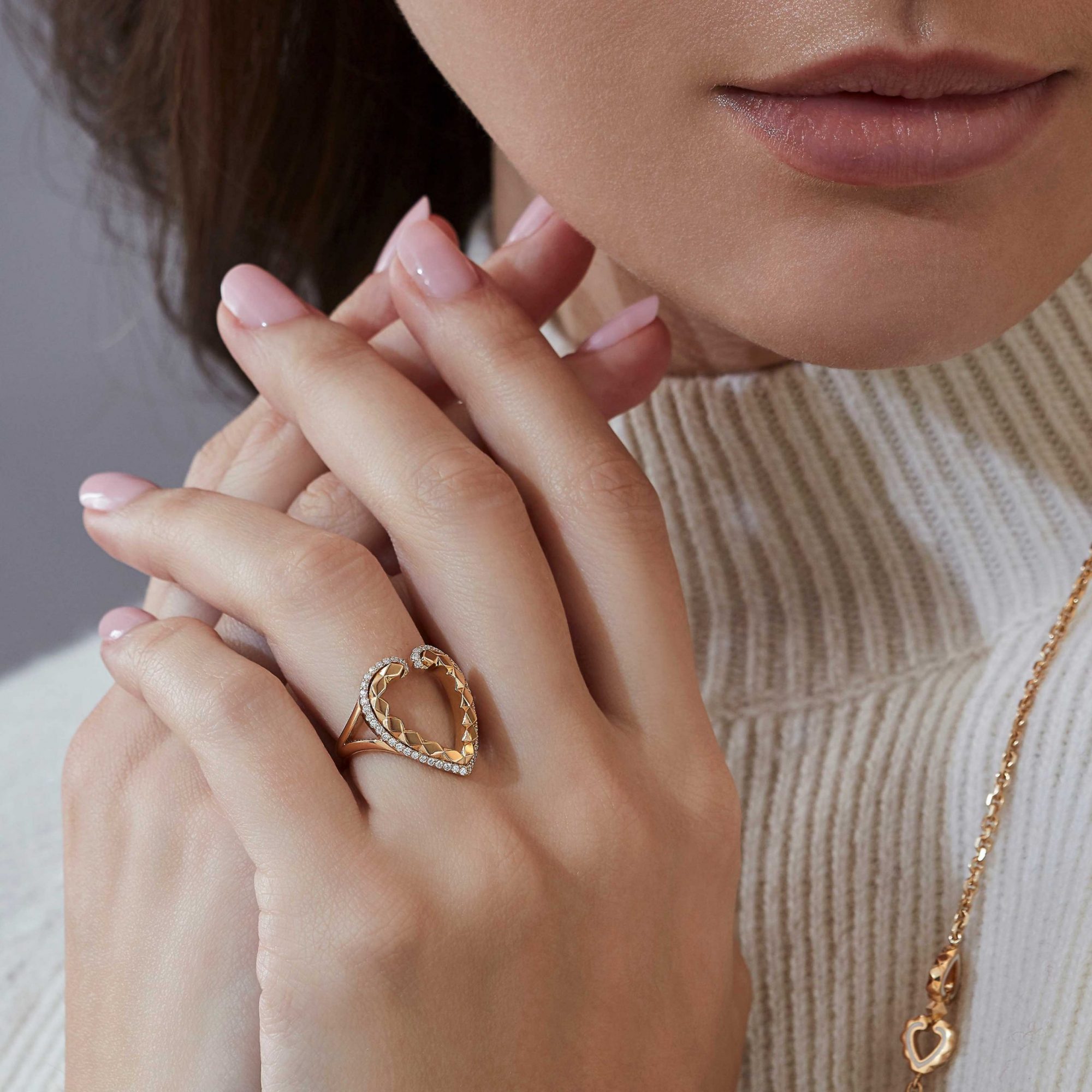 Garrard Aloria jewellery collection Ring In 18ct Yellow Gold with Diamonds 2017081 On Model