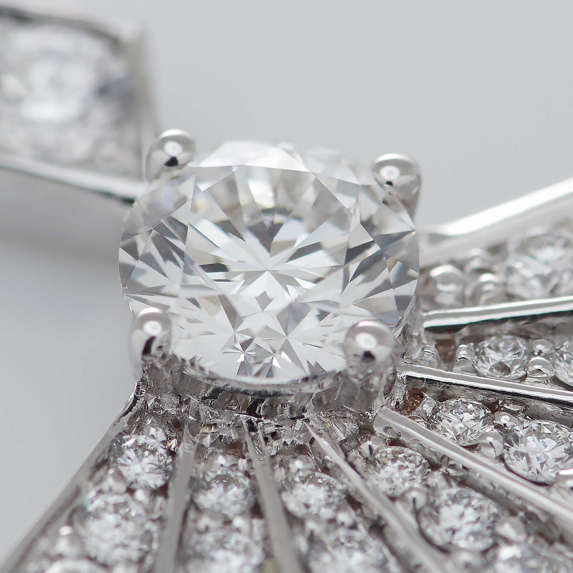 Garrard Fanfare Symphony collection Diamond and Mother of Pearl Pendant In 18ct White Gold 2017340 Detail View 2