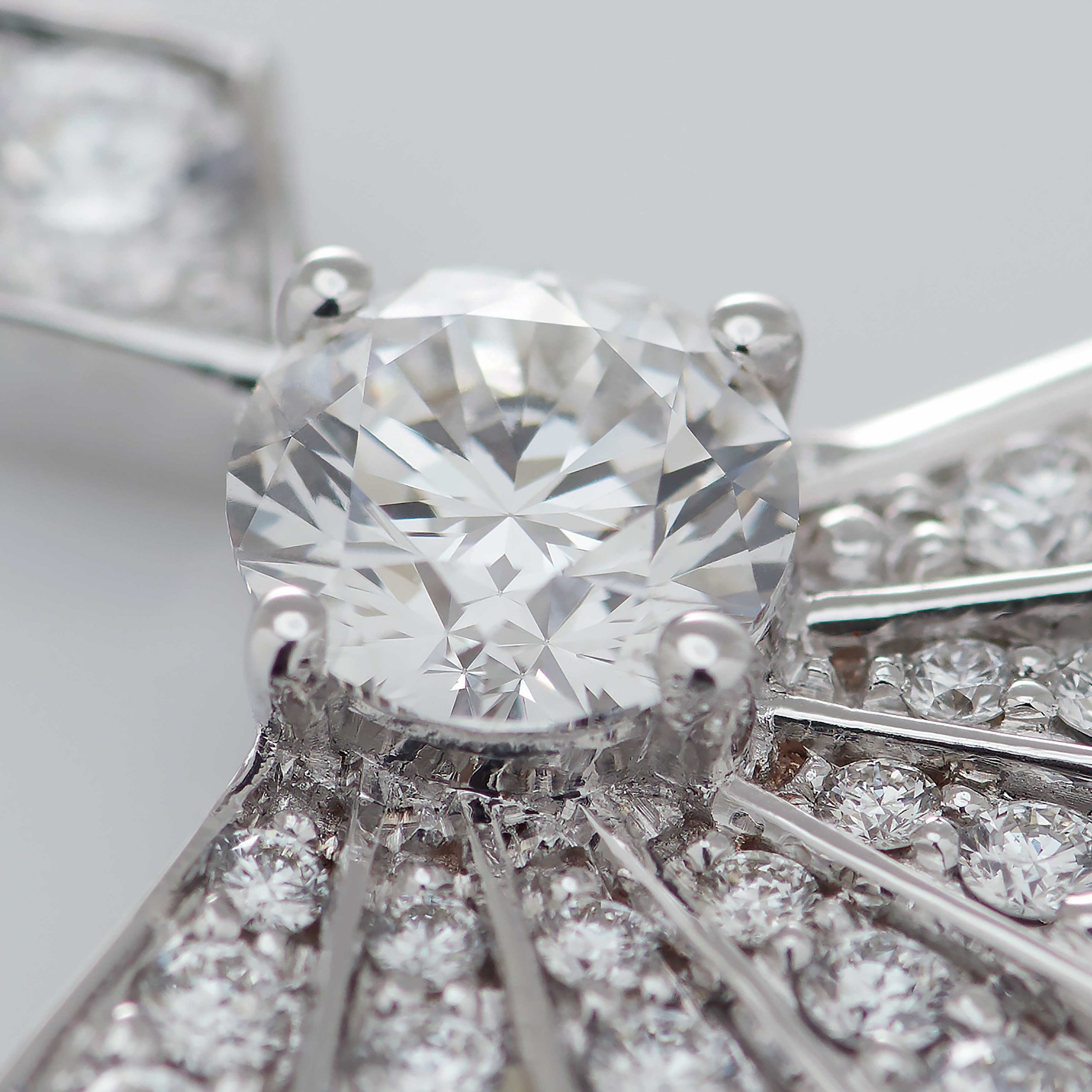 Garrard Fanfare Symphony collection Diamond and Mother of Pearl Pendant In 18ct White Gold 2017340 Detail View 2 Garrard Fanfare Symphony collection Diamond and Mother of Pearl Pendant In 18ct White Gold 2017340 Detail View 2
