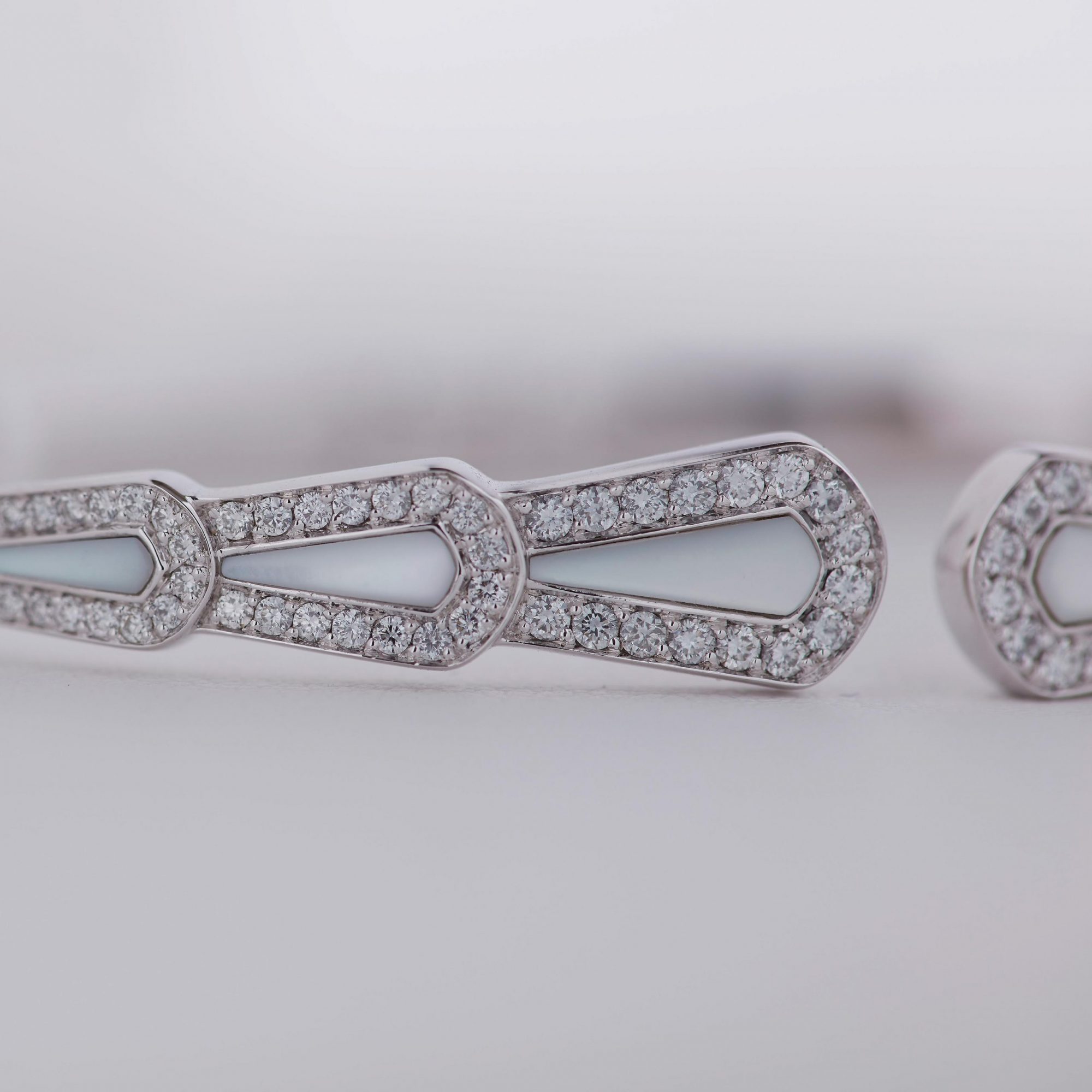Garrard Fanfare Symphony jewellery collection Diamond and Mother of Pearl Bracelet In 18ct White Gold 2015949 2015853 2015950 Detail View