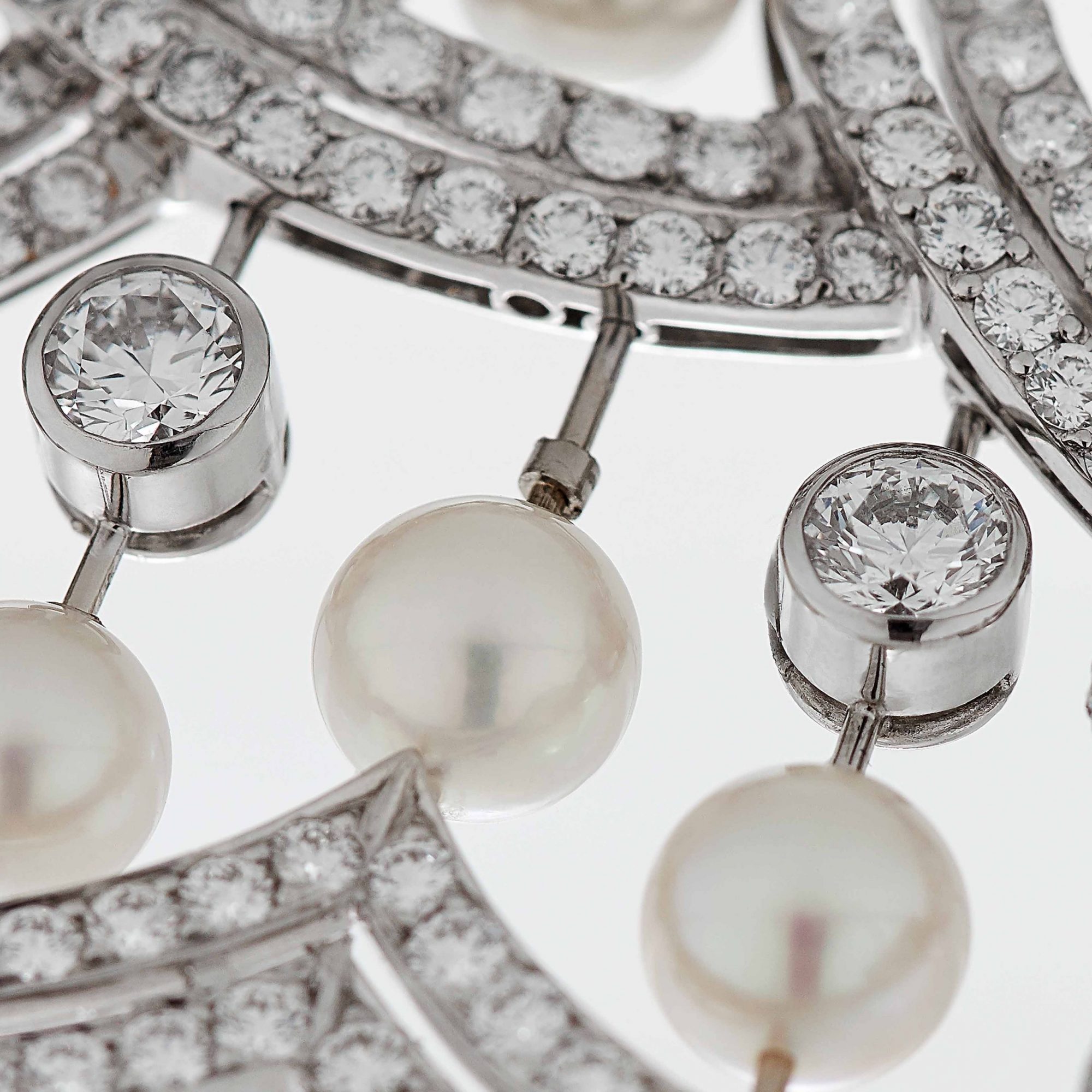 Garrard Garland High Jewellery Diamond and Pearl Tiara In 18ct White Gold 2014254 Detail 2