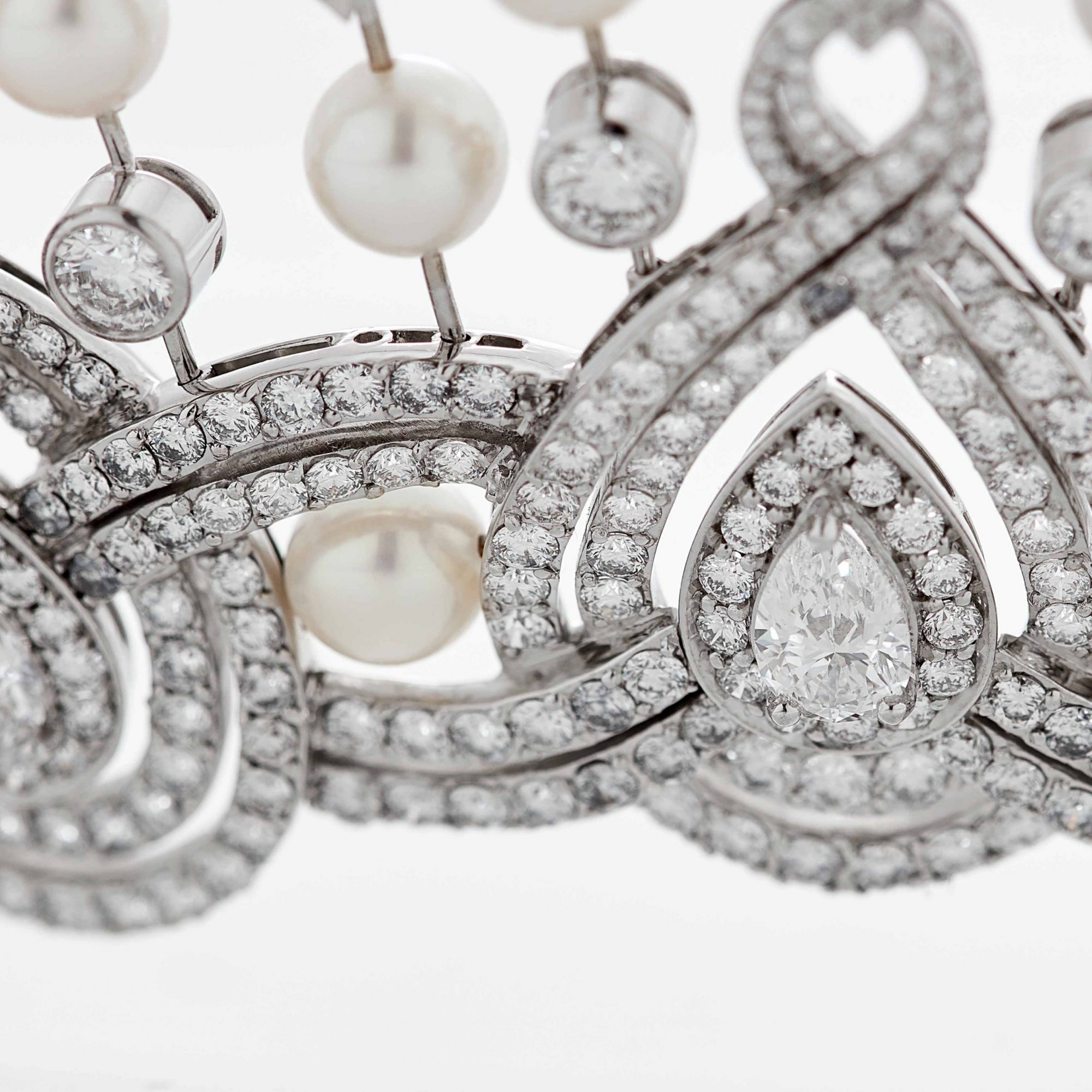 Garrard Garland High Jewellery Diamond and Pearl Tiara In 18ct White Gold 2014254 Detail