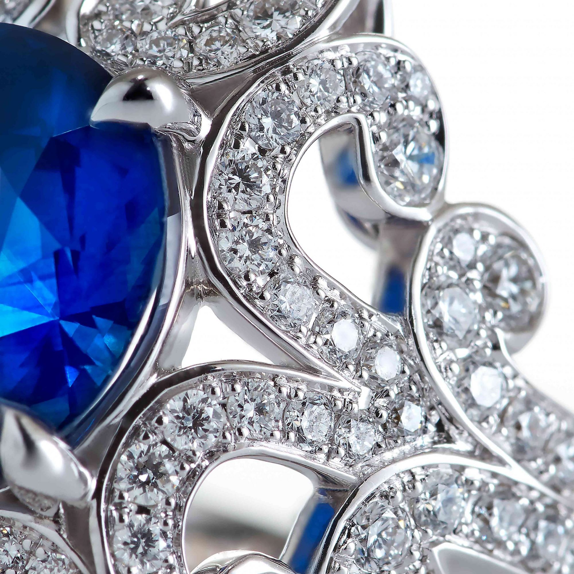 Garrard Jewelled Vault 4.74ct Round Royal Blue Sapphire Ring In 18ct White Gold with Diamonds 2015976 Detail