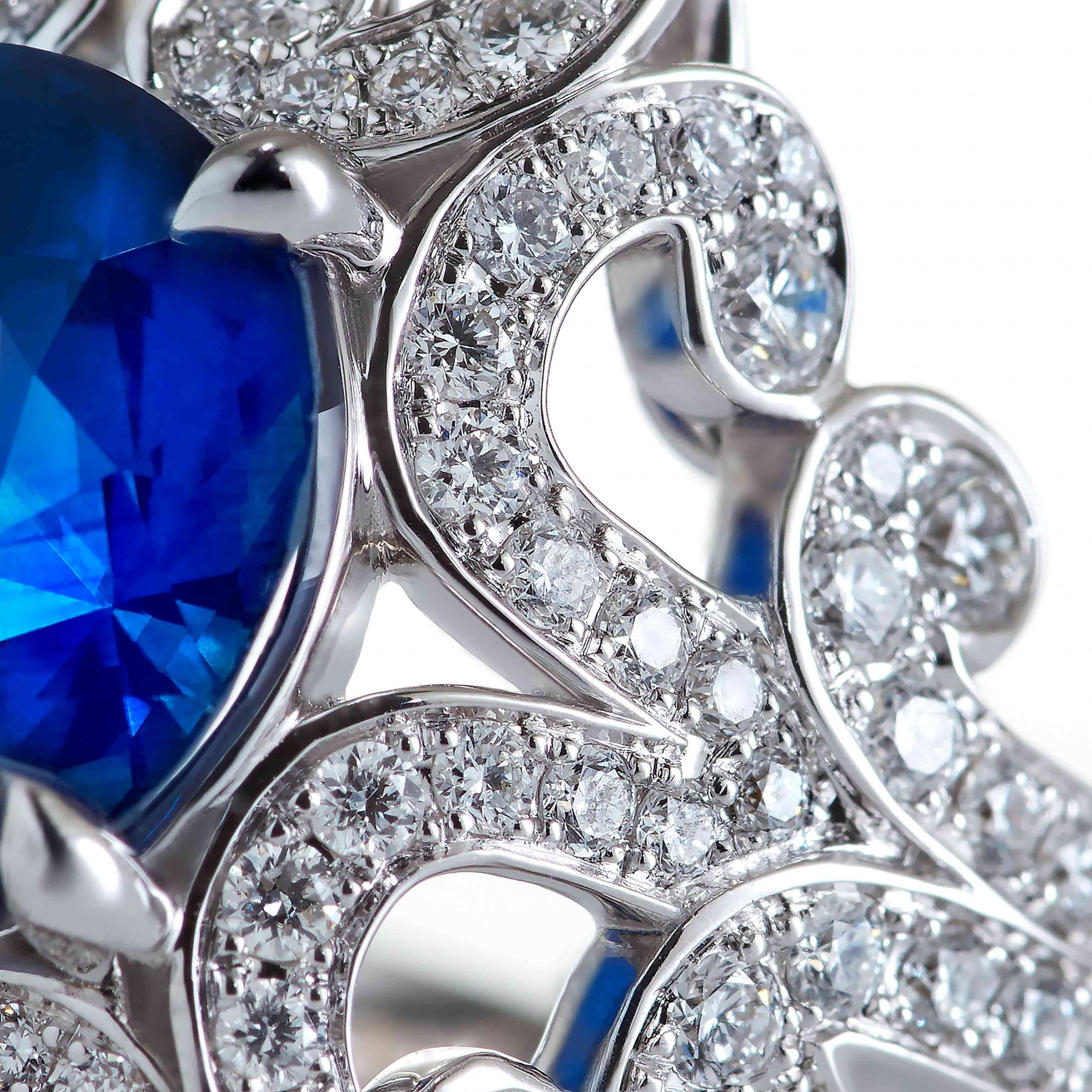 Garrard Jewelled Vault 4.74ct Round Royal Blue Sapphire Ring In 18ct White Gold with Diamonds 2015976 Detail Garrard Jewelled Vault 4.74ct Round Royal Blue Sapphire Ring In 18ct White Gold with Diamonds 2015976 Detail