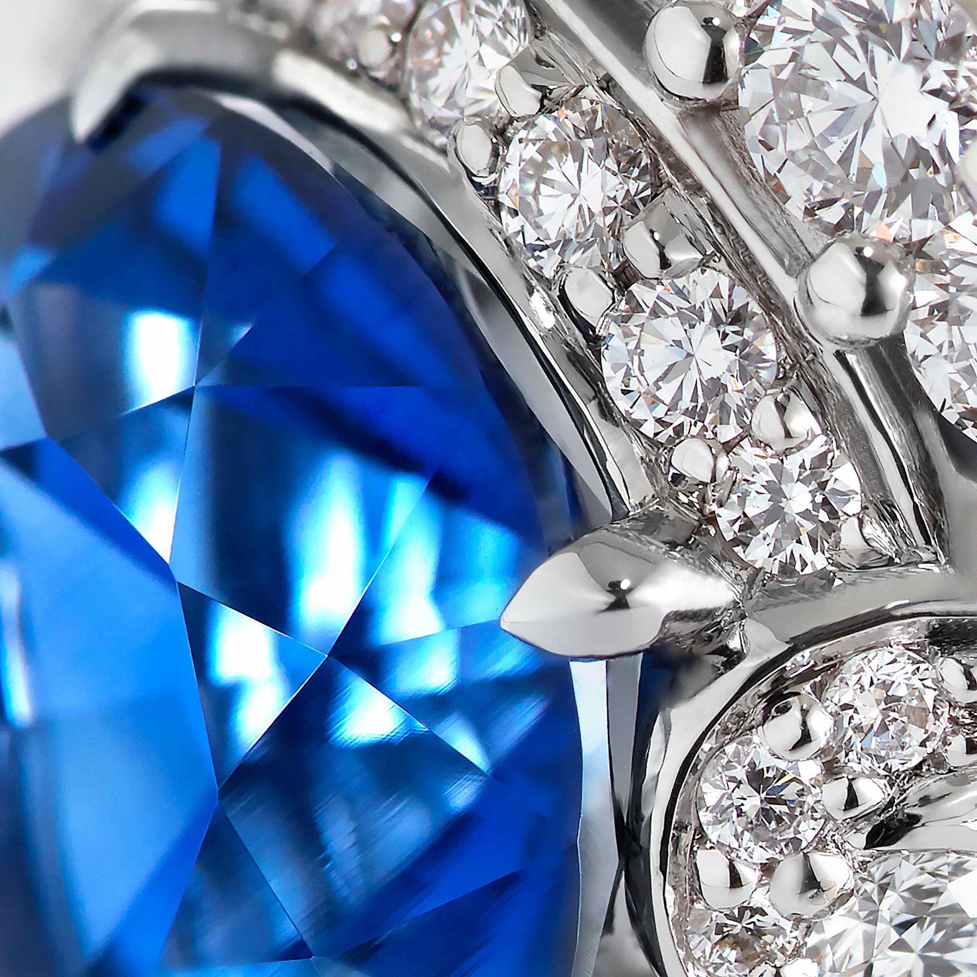 Garrard Jewelled Vault 4.79ct Round Royal Blue Sapphire Ring In 18ct White Gold with Diamonds 2016610 Detail 2