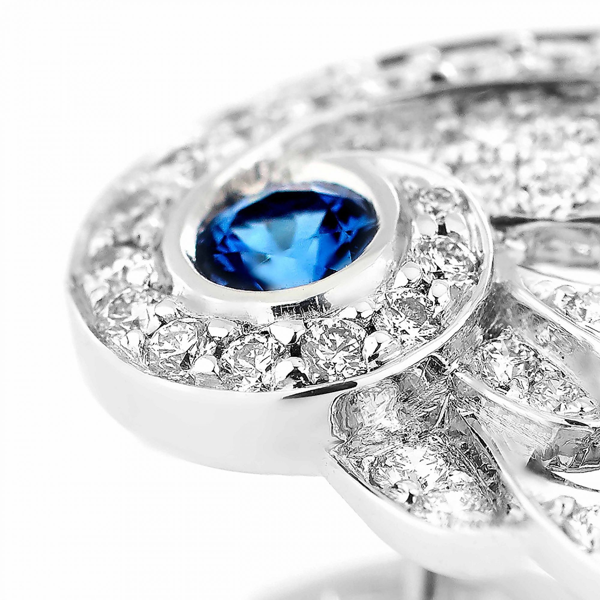 Garrard Wings Embrace collection Peacock Ear Jackets with diamonds Sapphires Tsavorites and Aquamarines 2017611 Detail 2