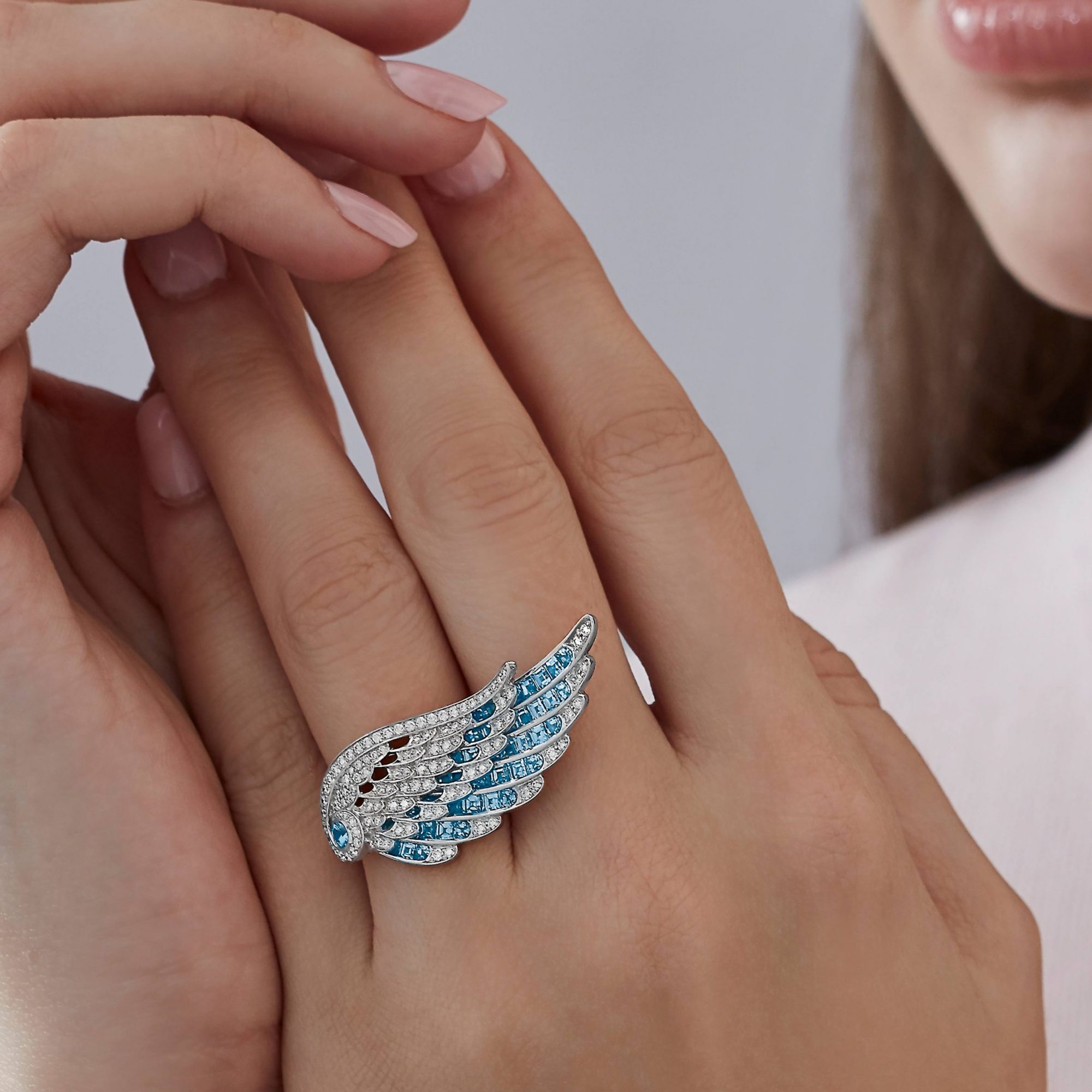 Garrard Wings Embrace jewellery collection Across the Finger Aquamarine and Diamond Ring In 18ct White Gold 2016579