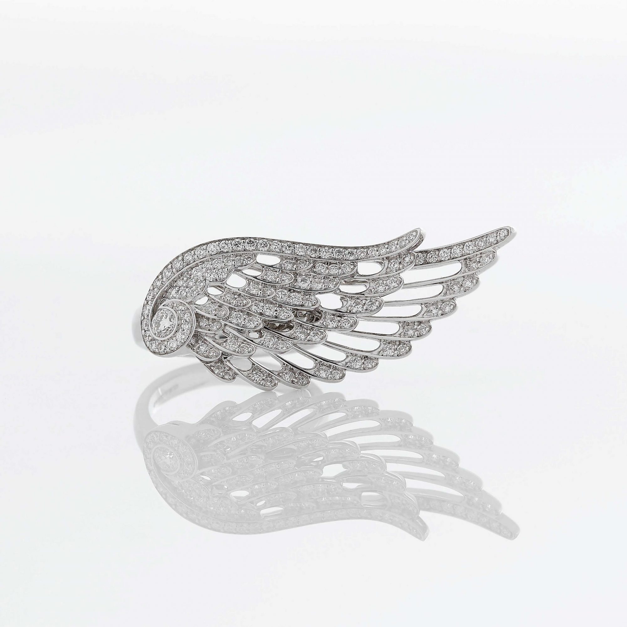 Garrard Wings Embrace jewellery collection Across the Finger Diamond Ring In 18ct White Gold 2016575 Detail 2